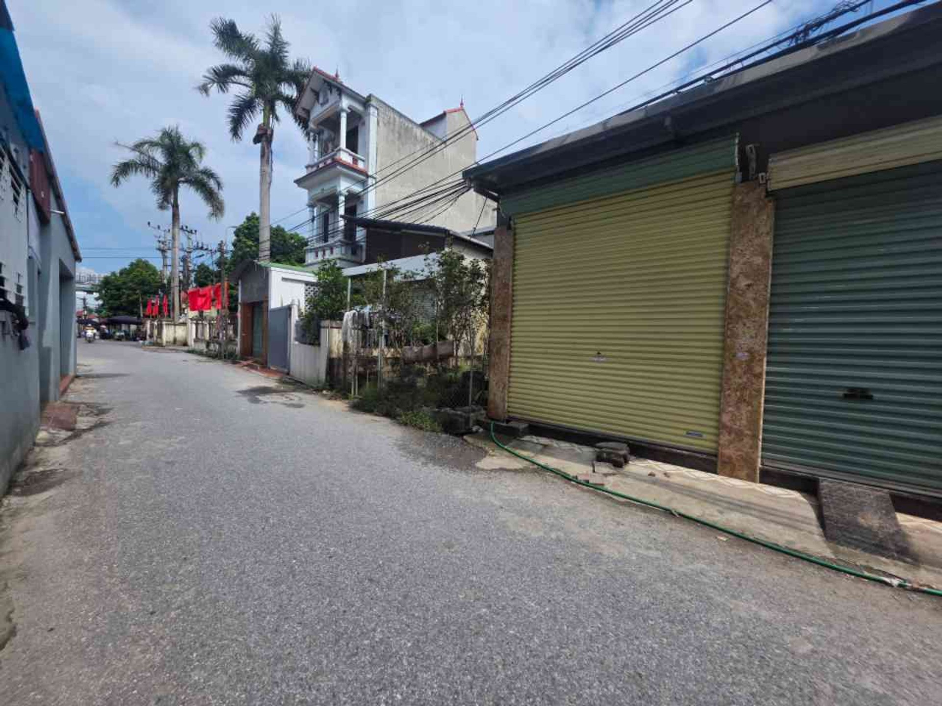 Bán nhà cấp 4 mặt ngõ ô tô, gần chợ Văn Giang, Ecopark