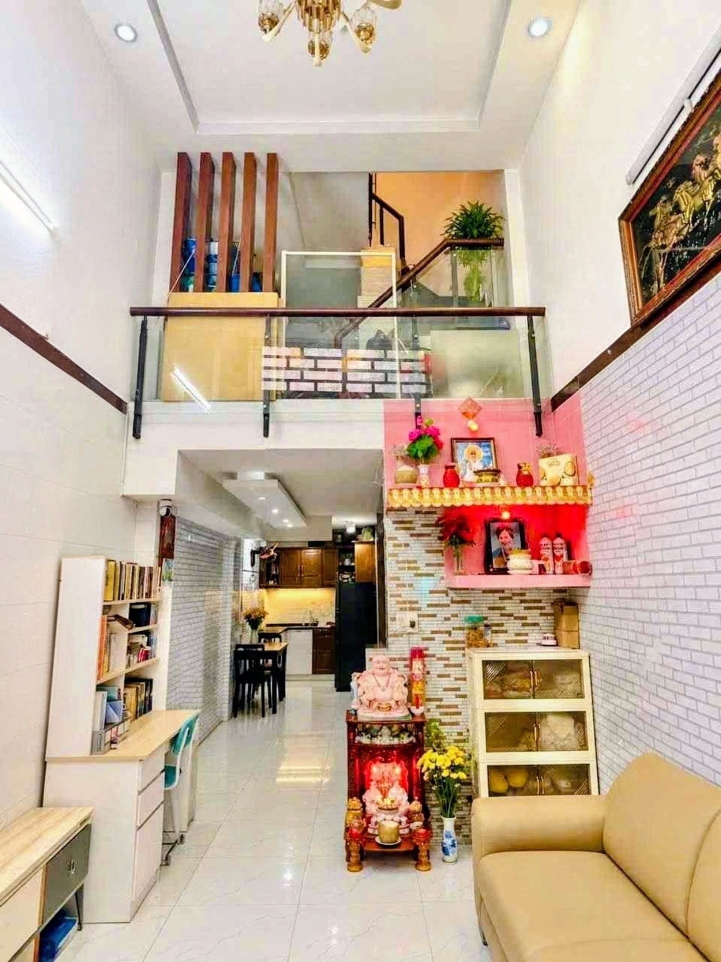 Nhà Tân Bình - Lạc Long Quân, 3 tầng ở ngay - ngang hơn 3m - dài gần 11m - hơn 4 tỷ.