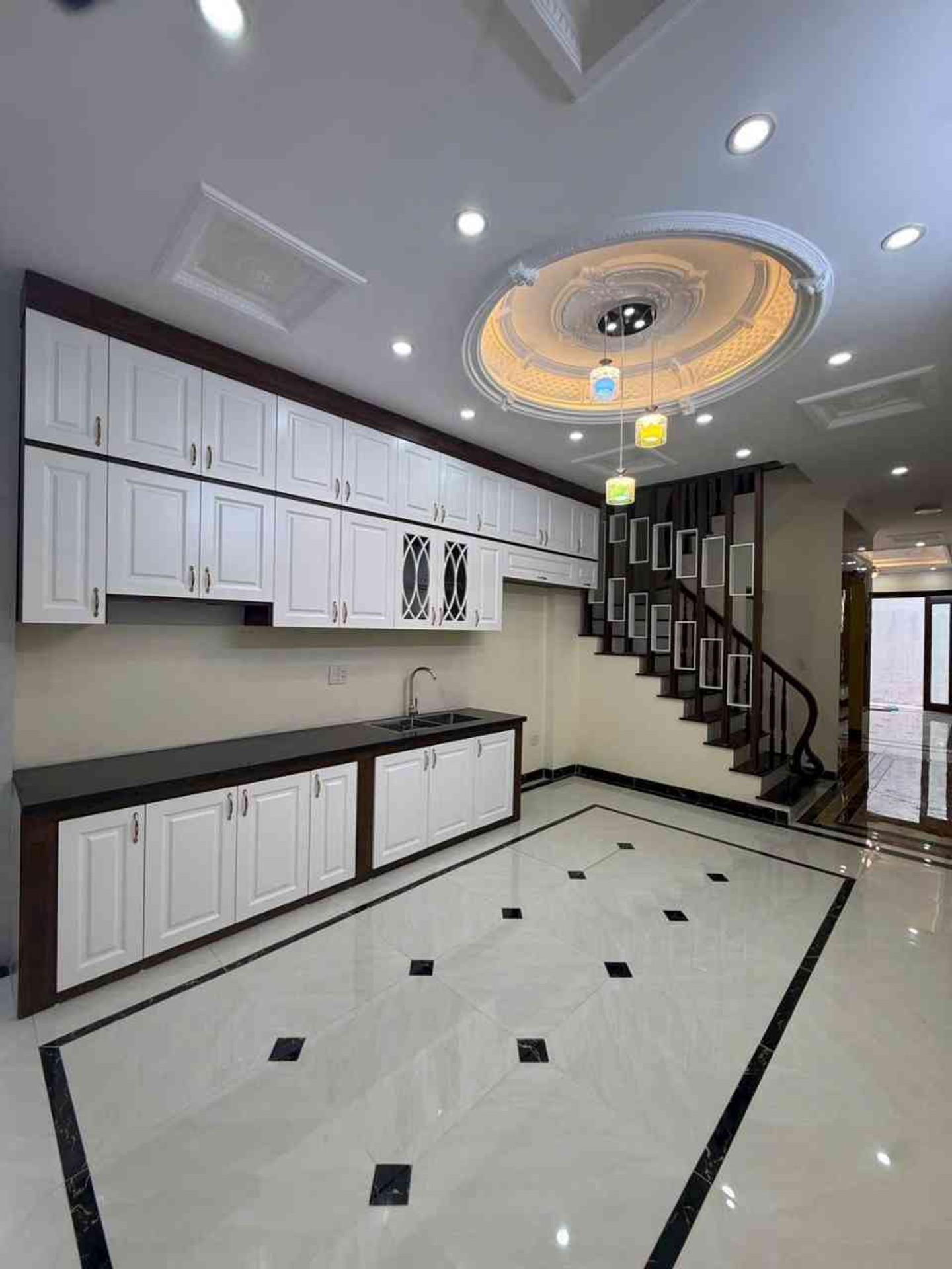 Nhà bán 5 tầng khu Đồng Nhân, diện tích 52m² có thang máy