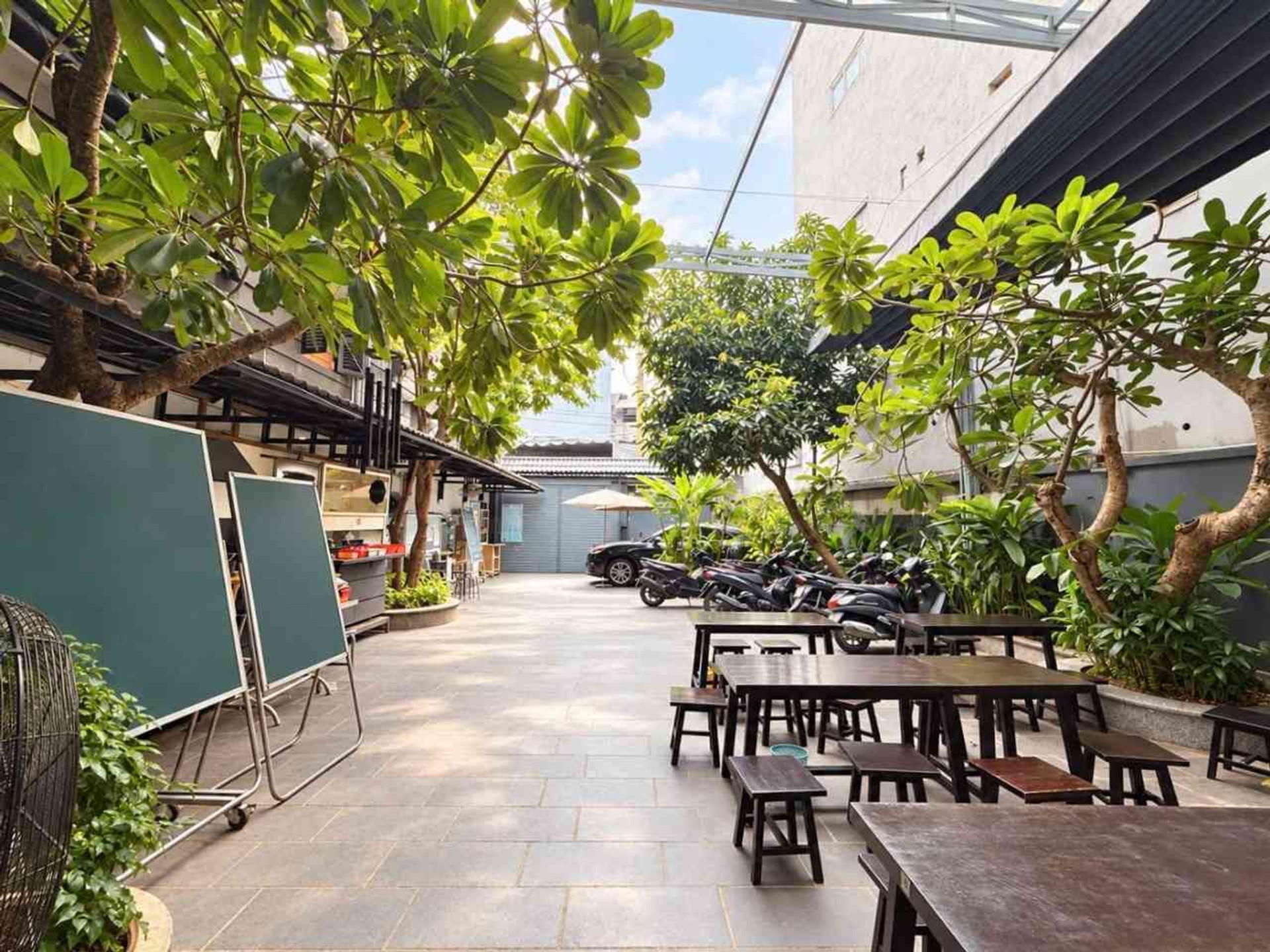 🌿🏢 BIỆT THỰ QUẬN 1 – 11.4 × 31M – 765M² SỬ DỤNG – NHÀ HÀNG CHAY🏡 5 tầng | 7PN – 14WC