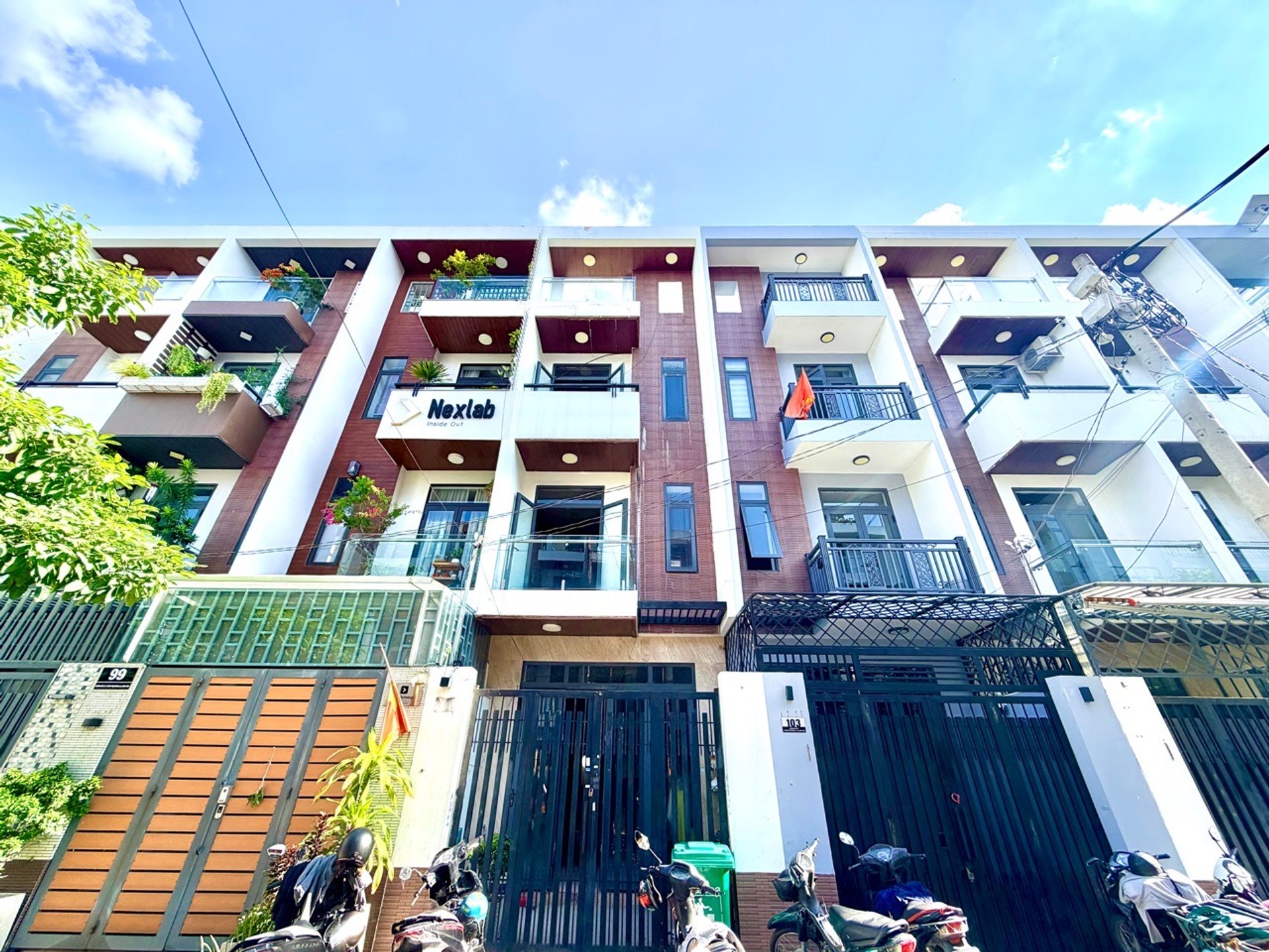 Nhà 4 tầng mặt tiền đường rộng, 80m2, tiện kinh doanh, pháp lý rõ ràng tại quận trung tâm