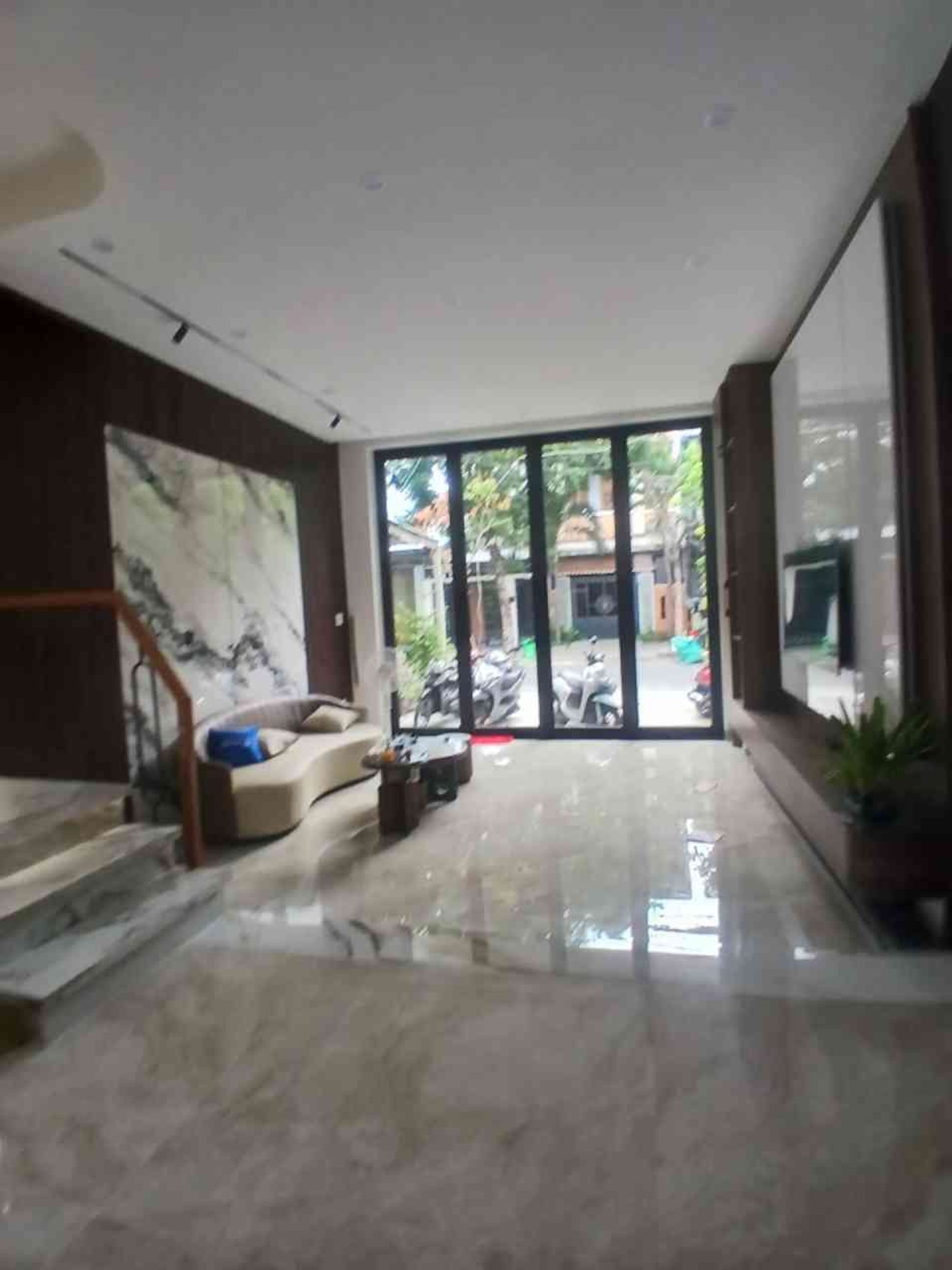 🏡 BÁN NHÀ 3 TẦNG MỚI XÂY – NGUYỄN XÍ, ĐÀ NẴNG
🌿 125M² – SÂN VƯỜN – GẦN BIỂN NGUYỄN TẤT THÀNH