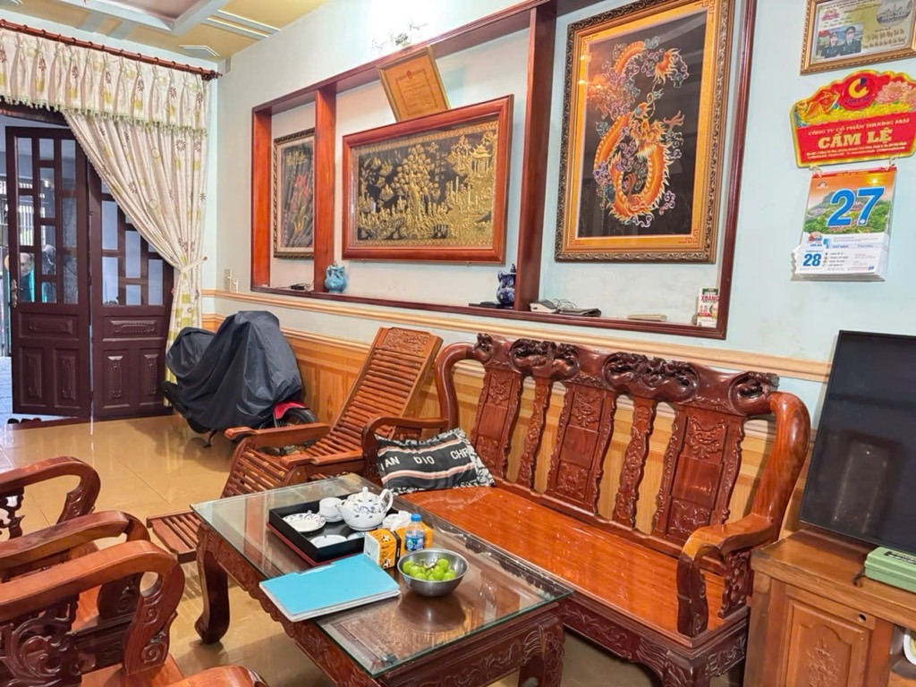Nhà phố 3 tầng tại Quận 12, hẻm xe hơi tiện lợi, xây chắc chắn