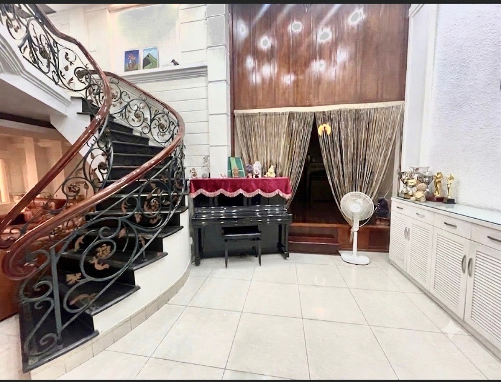 Biệt thự đẳng cấp tại TT Q1. Khu vực an ninh. Hiếm nhà bán, phù hợp gia đình nhiều thế hệ.