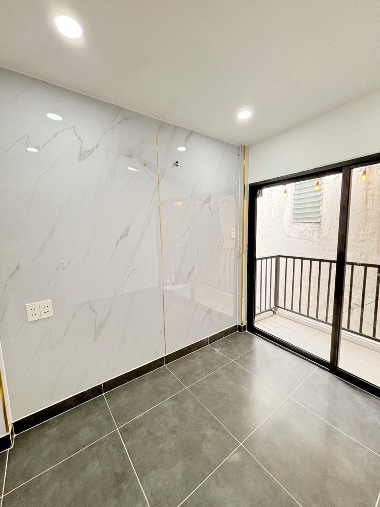 Nhà riêng 2 tầng, 2 phòng ngủ, hẻm yên tĩnh tại Hàng Xanh, TP.HCM