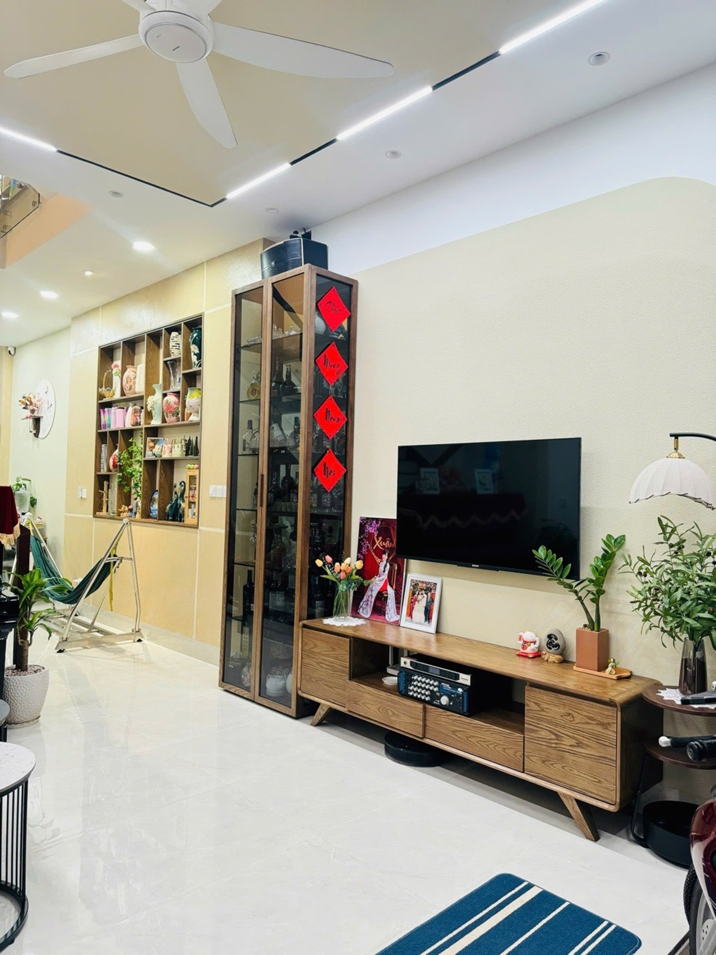 Nhà đẹp Đình Phong Phú, giảm sốc giá chờ chủ mới