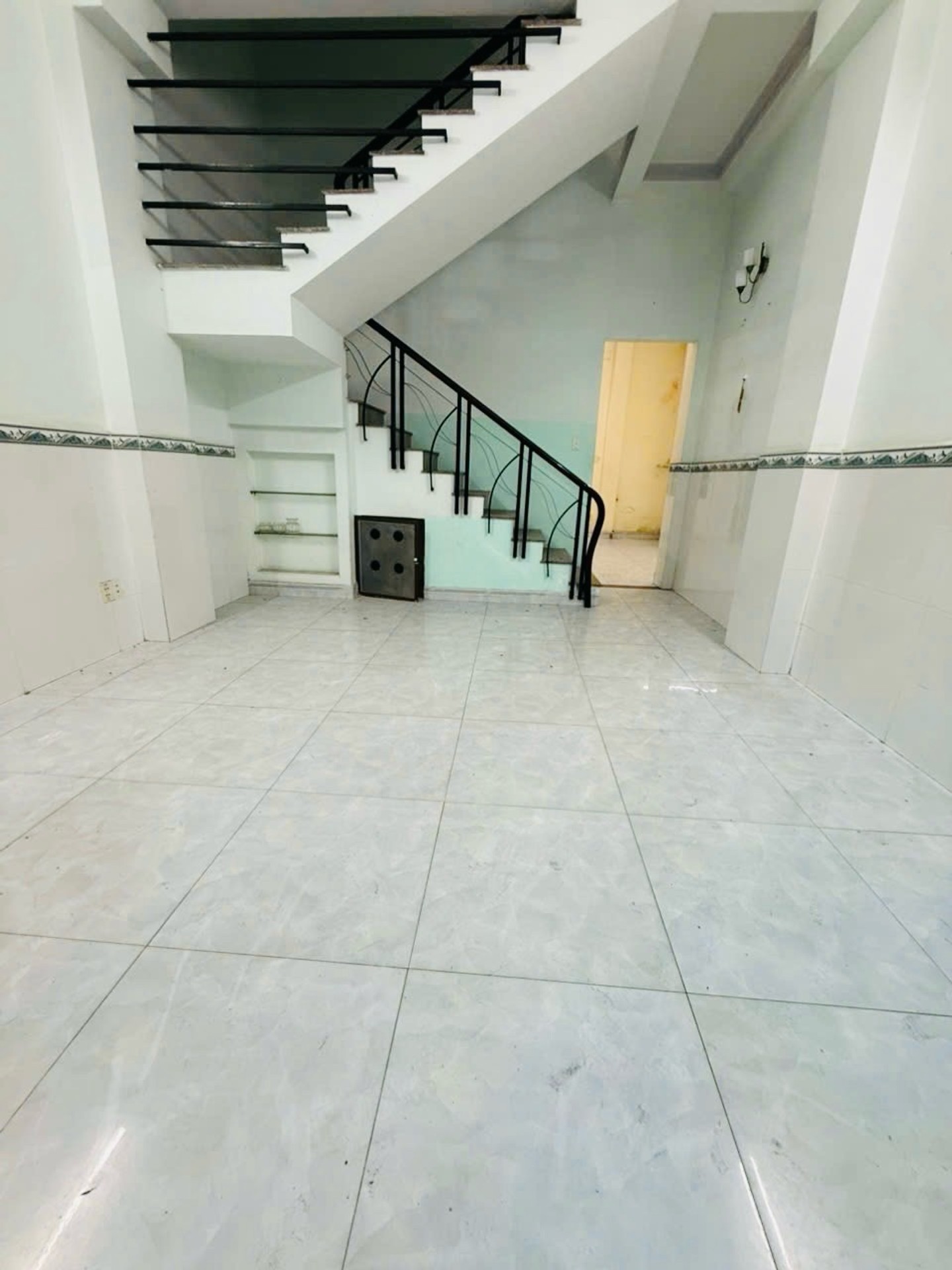 Nhà 3 tầng 61m2 hướng Đông, giảm giá còn 7.98 tỷ, Gò Vấp