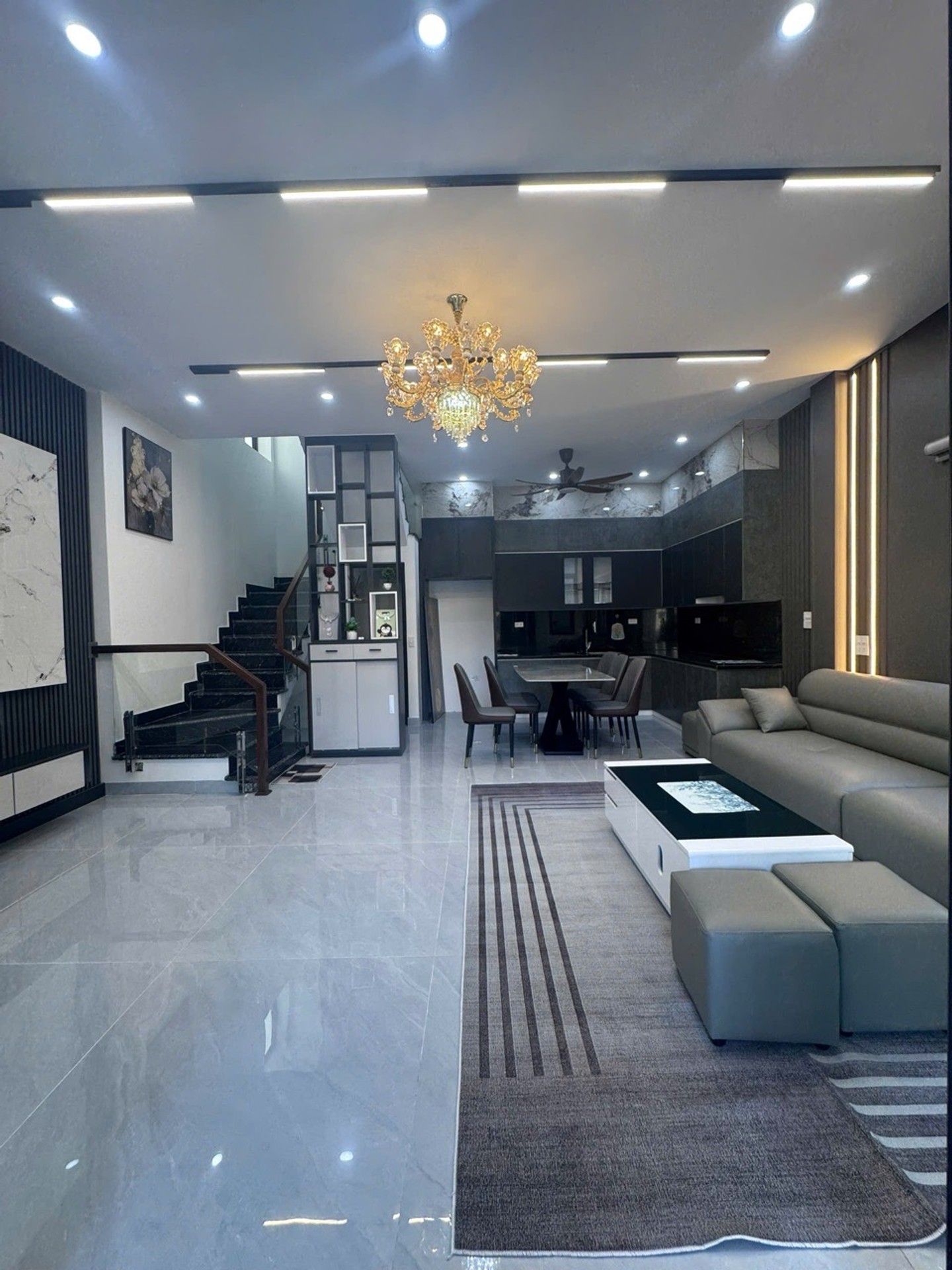 Nhà ô tô tránh Hồng Thái, hoàn thiện sau 2 tháng, rộng 75m²