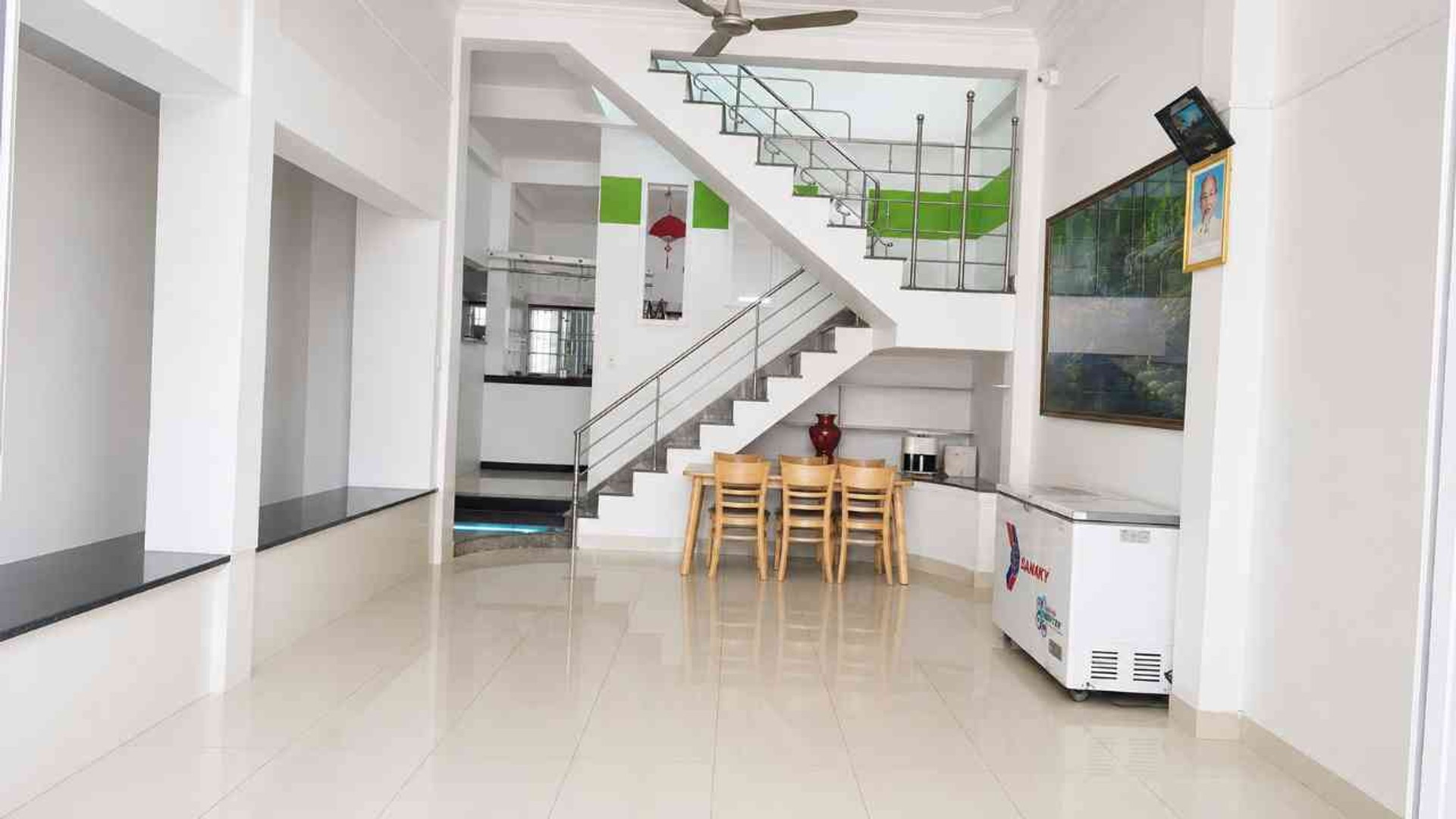 Nhà 3 Tầng Phong Cách Hiện Đại Trung Tâm Đà Nẵng Giá Hấp Dẫn