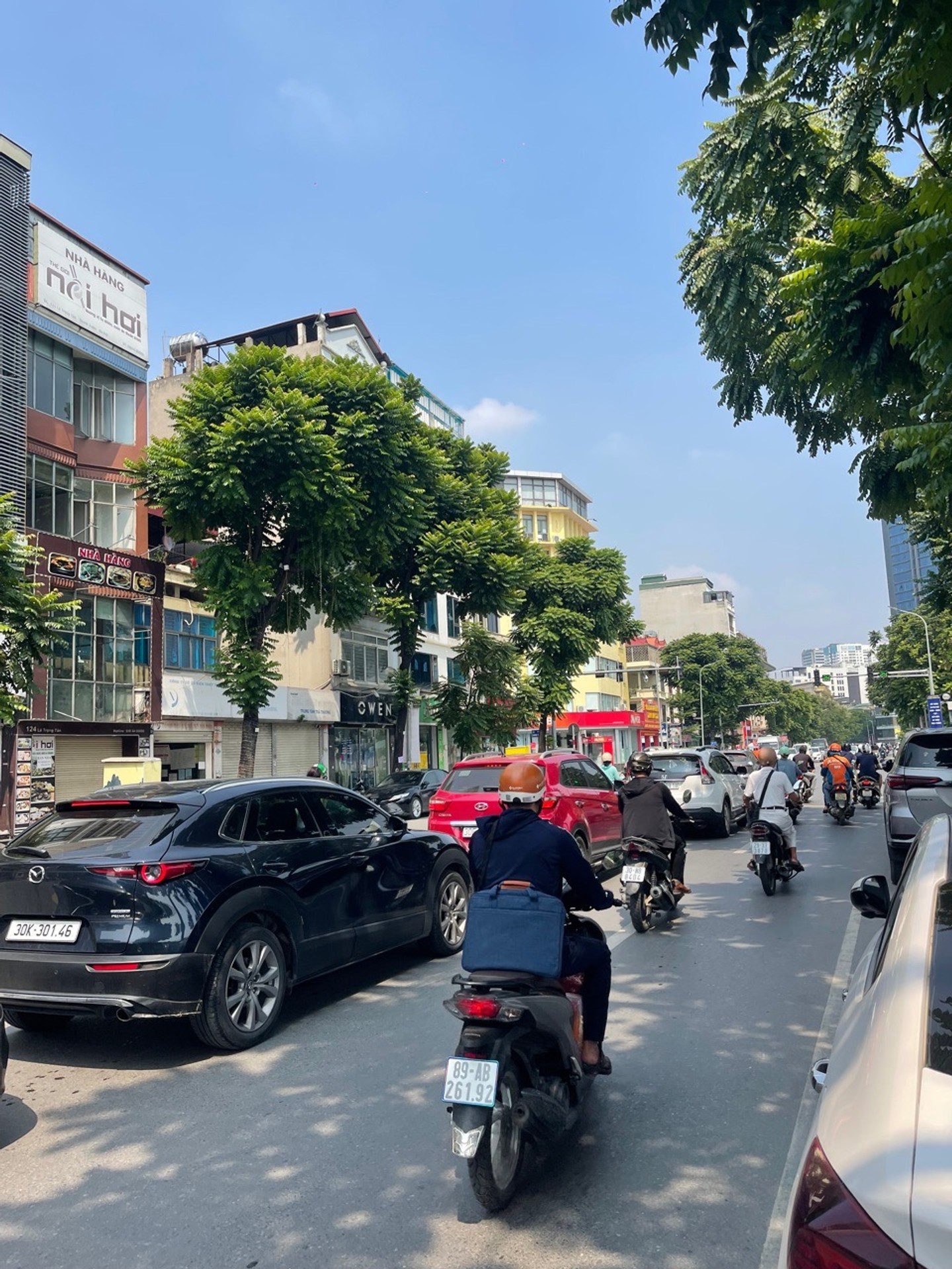 Mặt Phố Lê Trọng Tấn
Kinh doanh sầm uất, tuyến phố không có nhà đối diện!