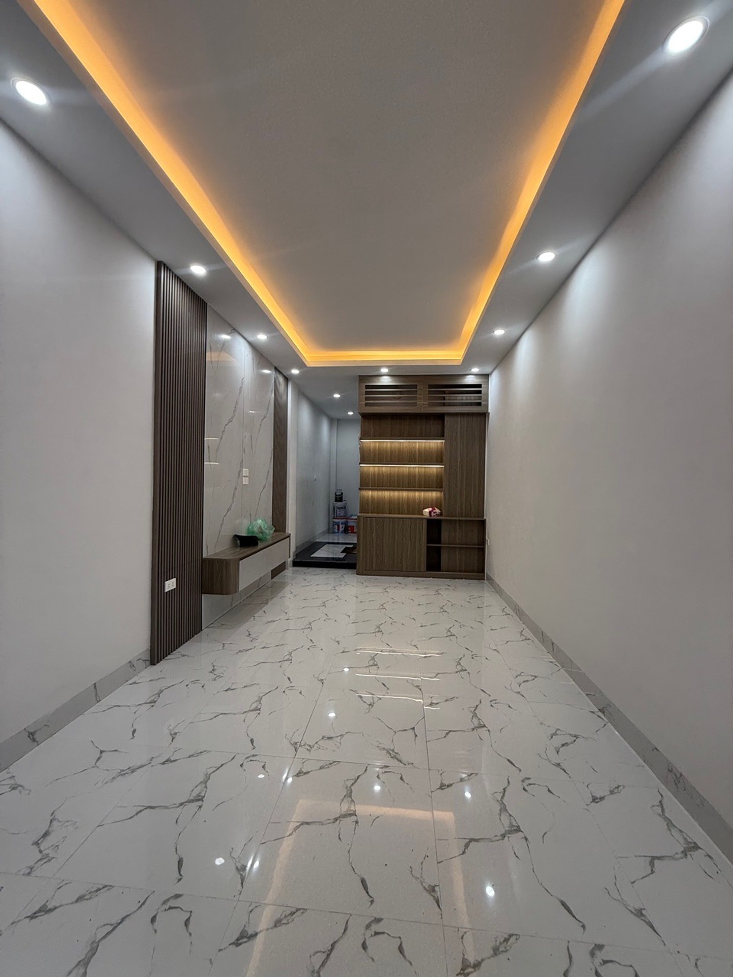 Nhà Riêng Sang Trọng Với Thang Máy Tại Khu Vực Gần Trung Tâm