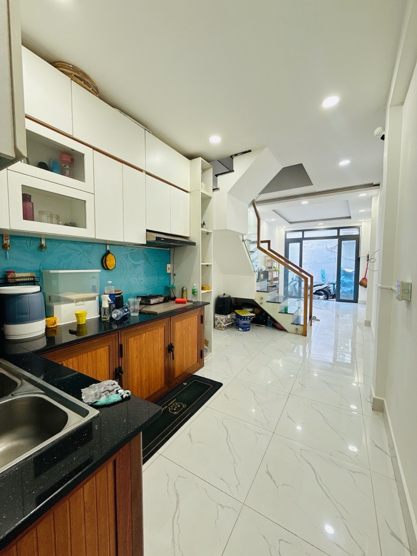 Bán nhà gần Ngã Tư Hàng Xanh - Điện Biên Phủ - DT 30m2 3 Tầng - hẻm an ninh