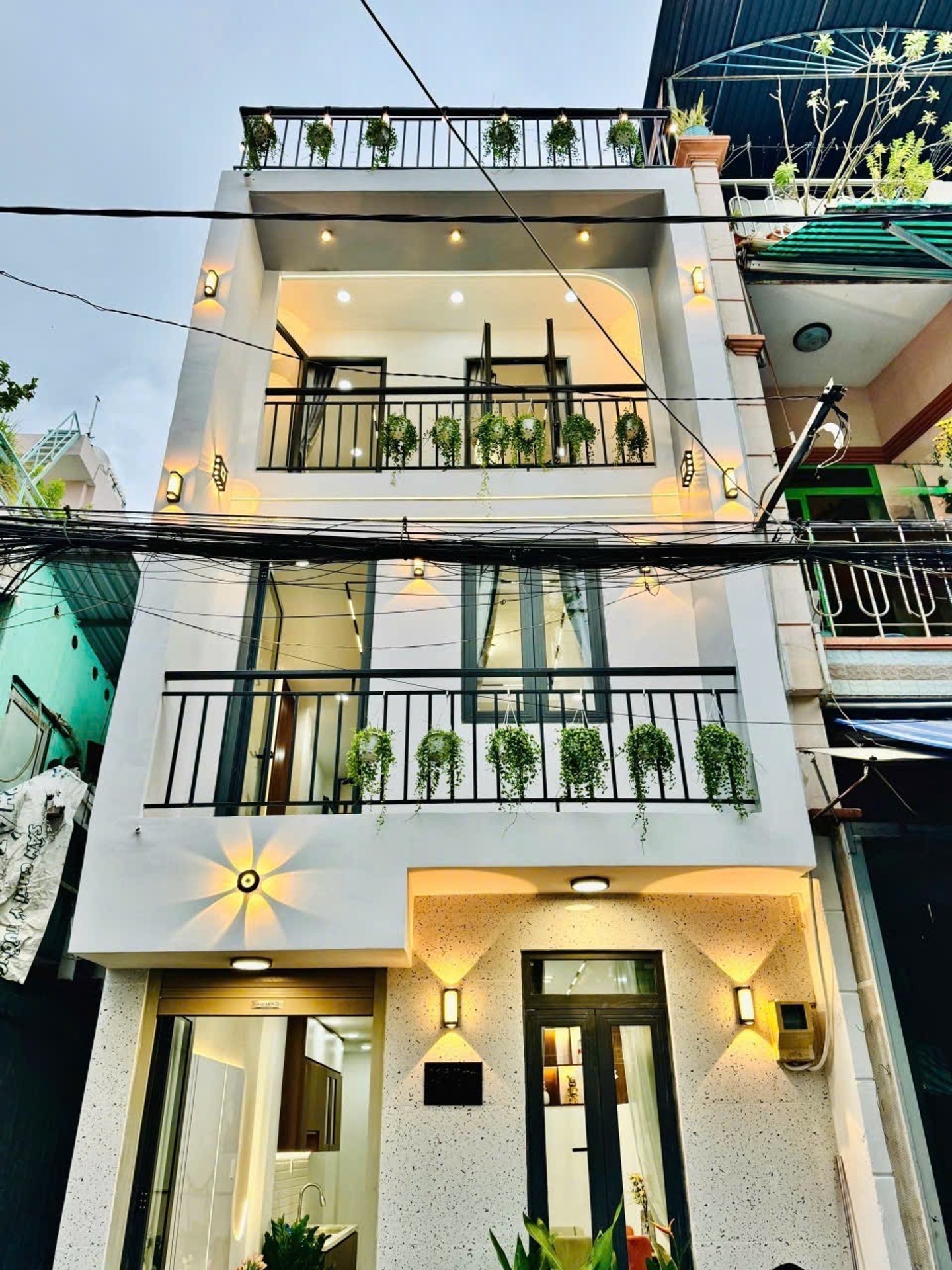 Nhà 3 lầu, hẻm ô tô, KD sầm uất tại Lê Văn Duyệt, Giáp Q1. Nhà mới vào ở ngay, tặng nội thất caocấp