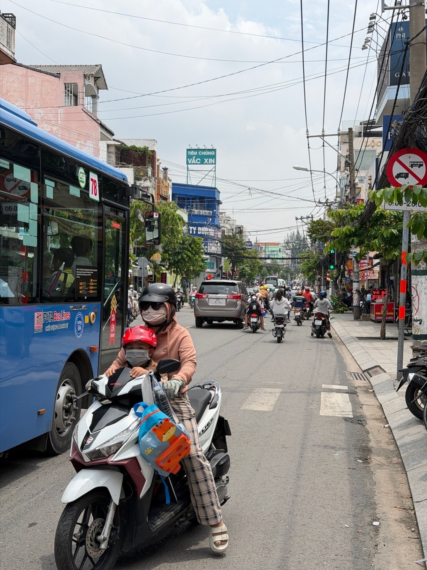 BÁN NHÀ MT ĐƯỜNG QUANG TRUNG- HÓC MÔN(Đối diện chợ) - 5x23 -GIÁ 17TỶ -ĐANG CHO THUÊ 40tr/tháng