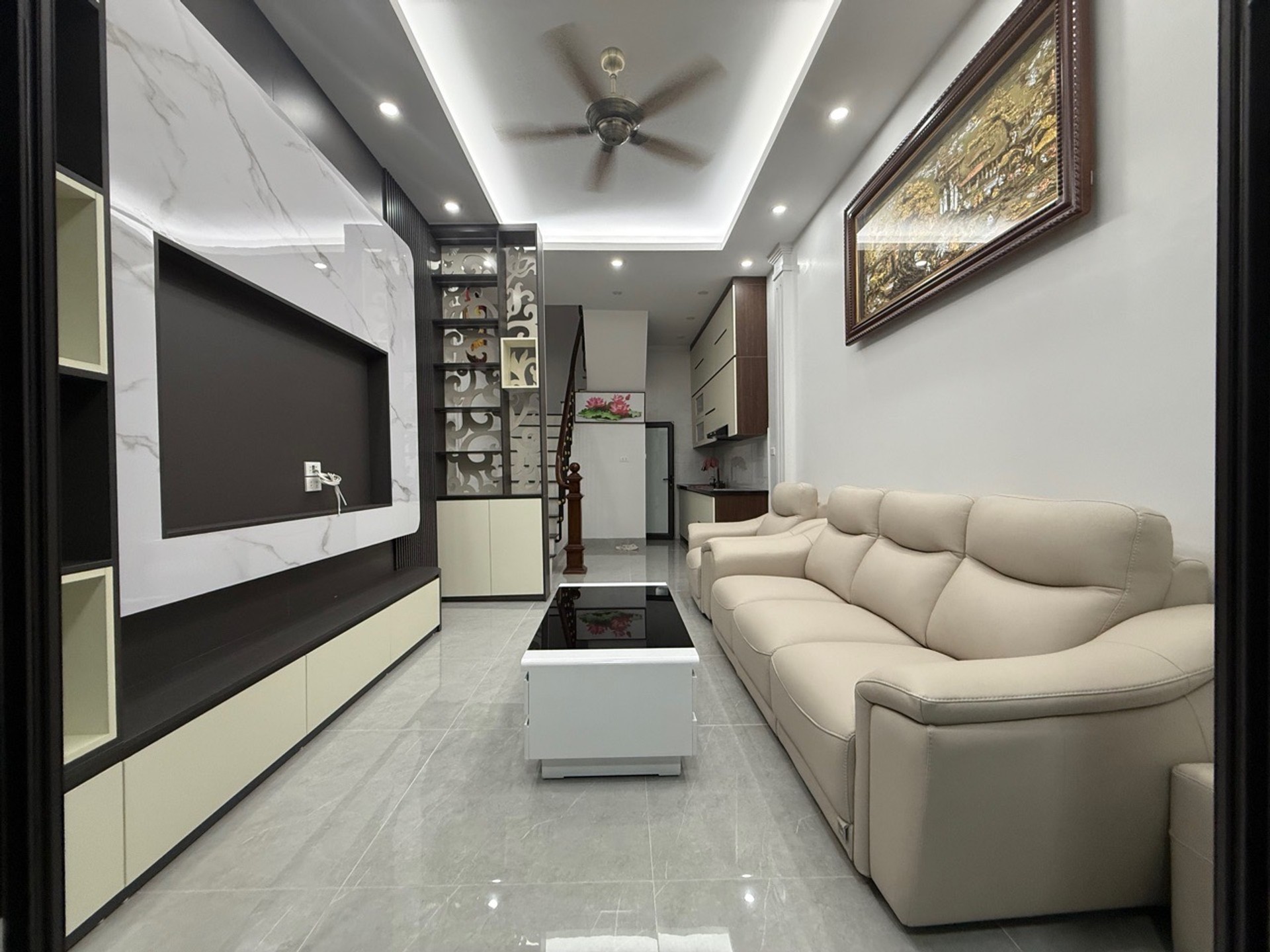 Nhà phố xinh xắn, tặng xe điện Vinfast cho khách nhanh tay