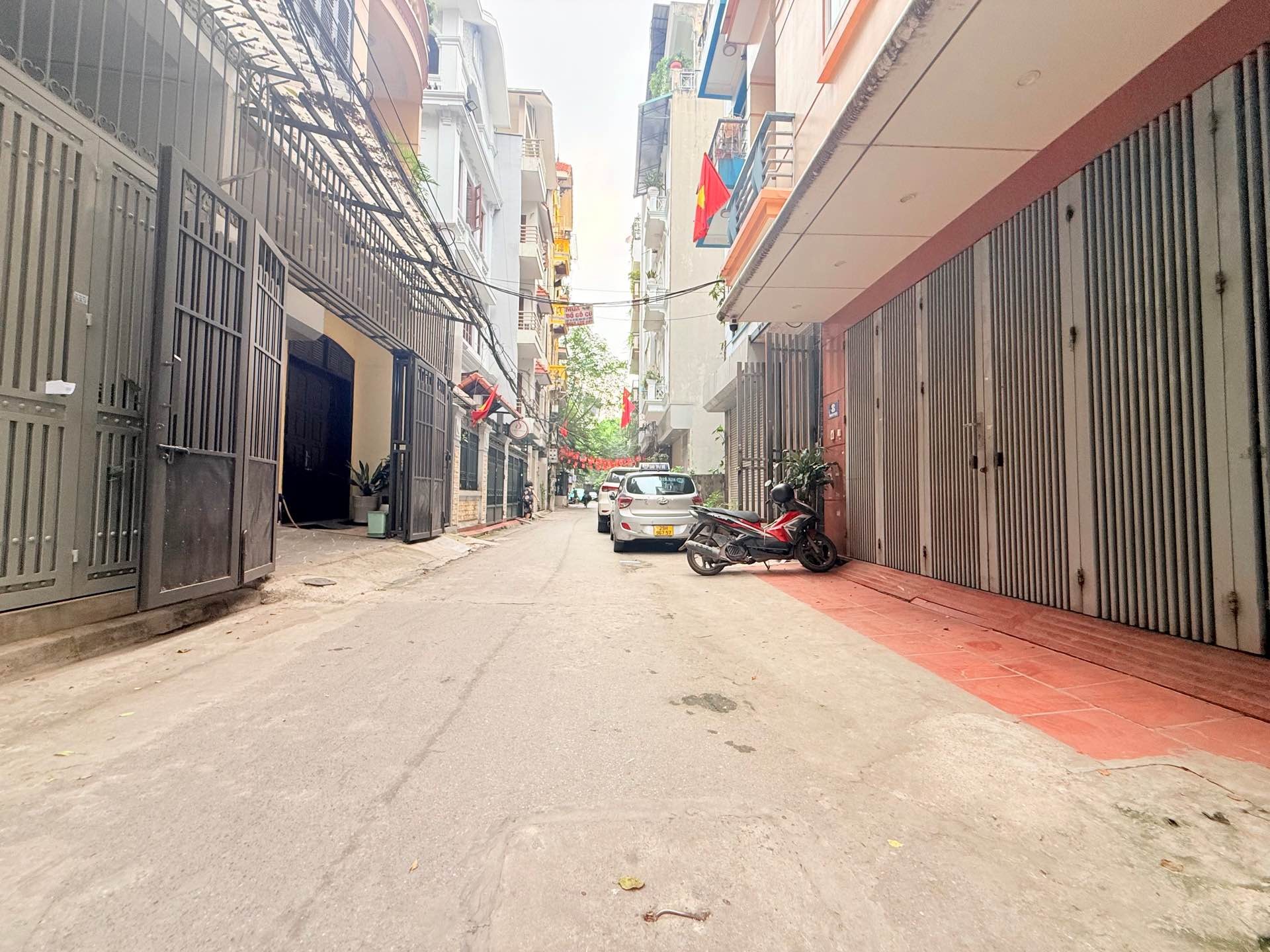 Bán nhà riêng khu phân lô ô tô tránh, trung tâm Cầu Giấy, Trần Quốc Hoàn