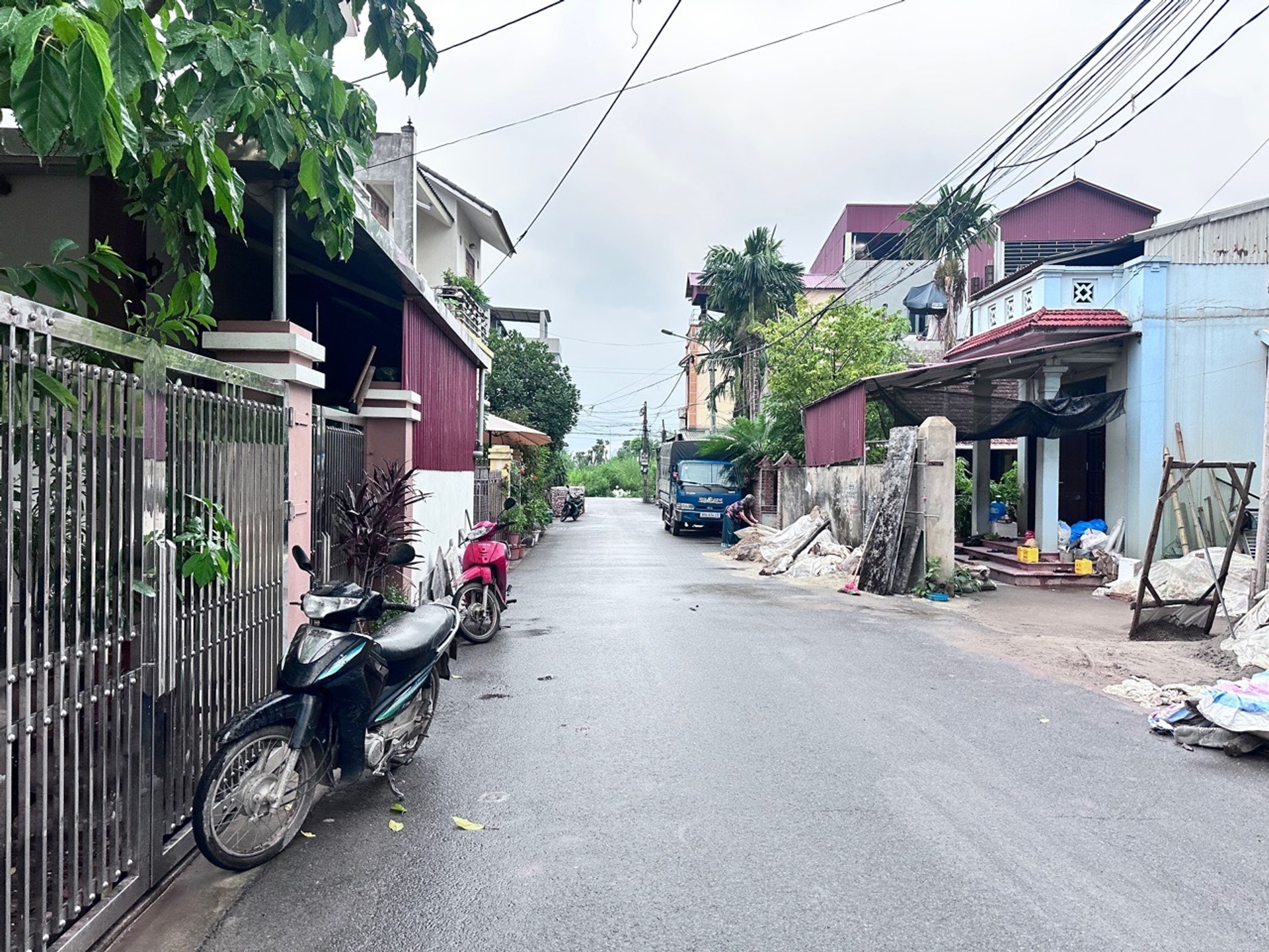 Nhà rộng mặt tiền, ô tô vào tận cửa, hiếm khu vực Nhân Vực