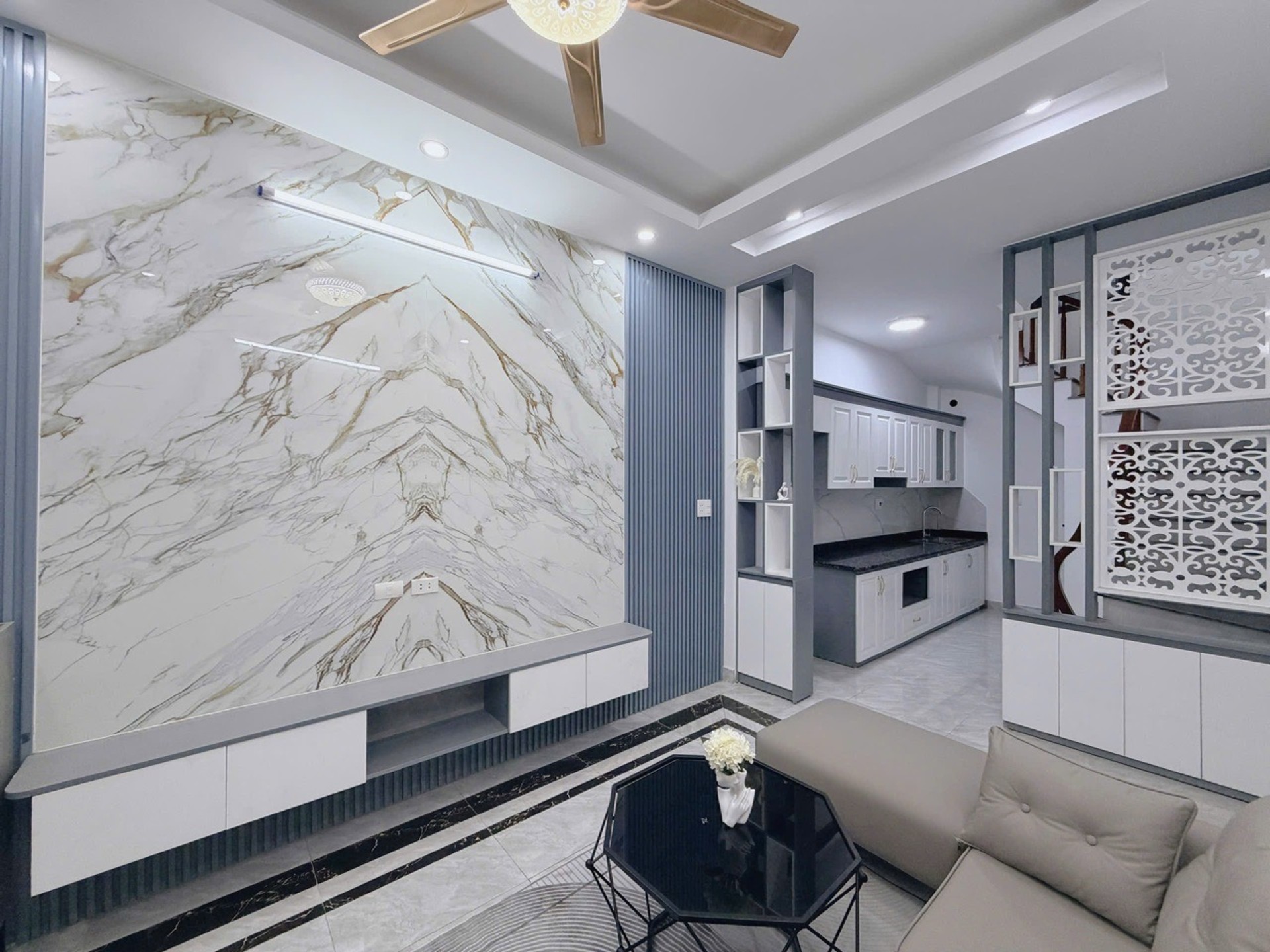 Bán nhà riêng 5 tầng tại Việt Hưng, diện tích 30m2, sổ đỏ chính chủ