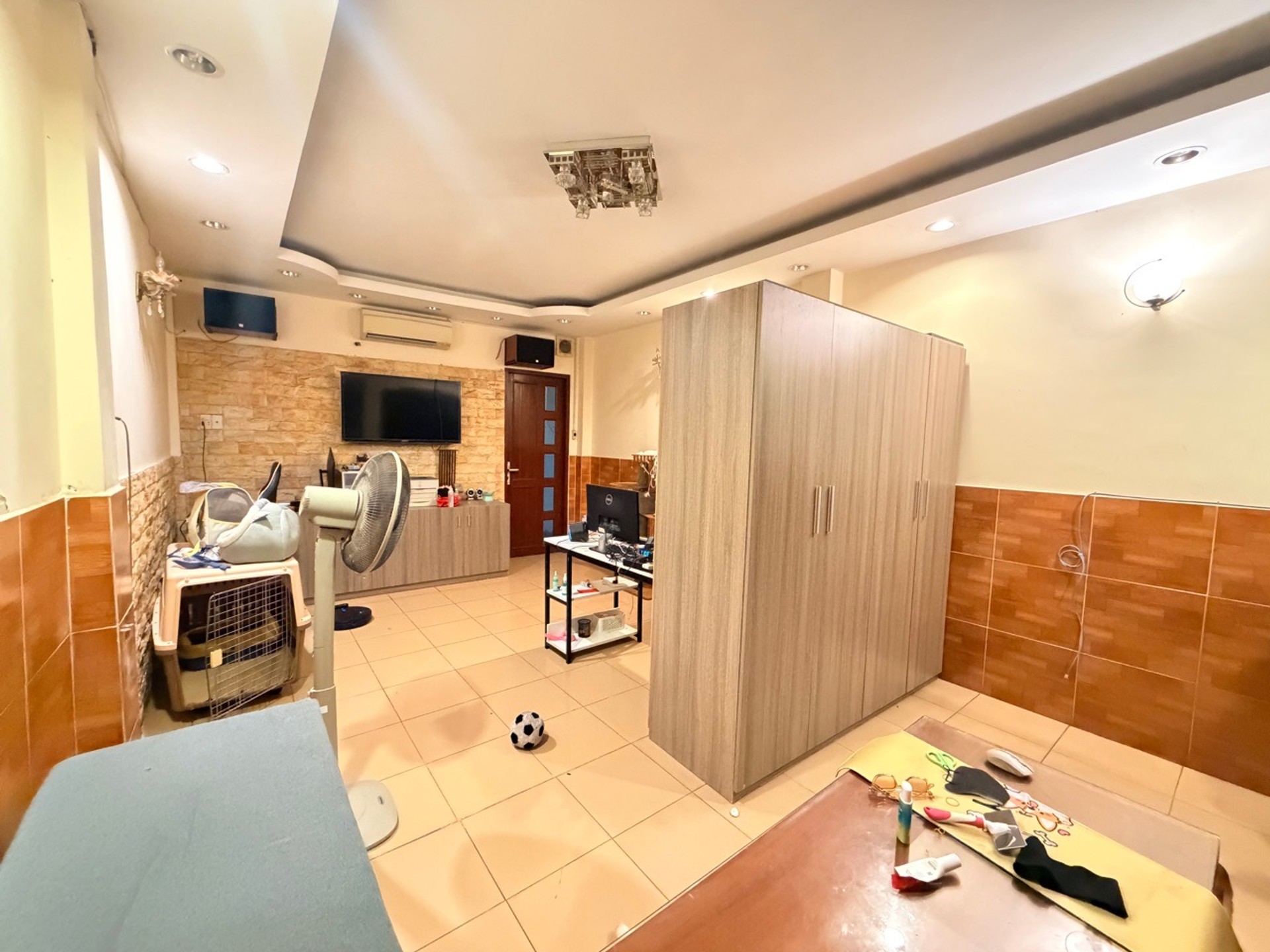 Nhà 90m2, hẻm ô tô tại XVNT, giáp Q1. Vị trí thông thương tốt, tiện KD buôn bán, thông số vàng.