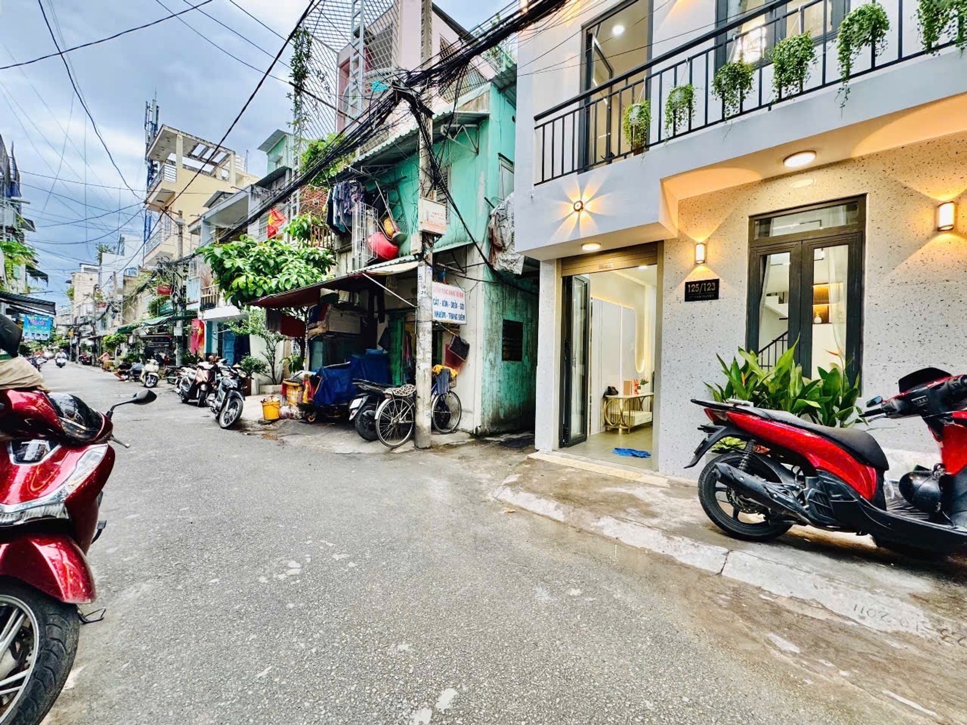 Bán nhà hẻm xe hơi gần bờ kè Trường Sa - 3 Tầng 30m2