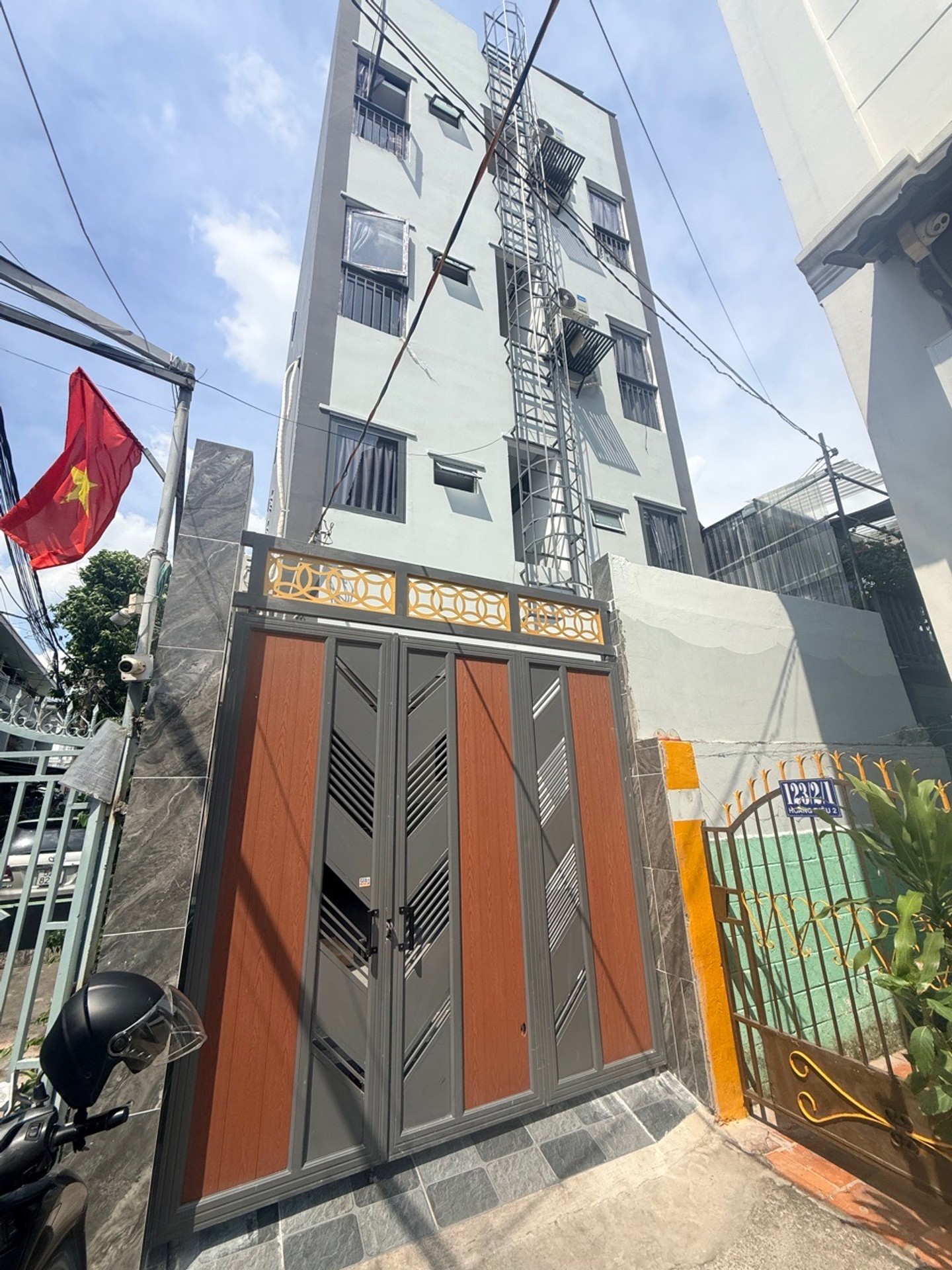 Mua Bán CHDV tại Phường Linh Xuân, TP HCM, mặt tiền 6.2m, thu nhập ổn định, 4 tầng 22 phòng.