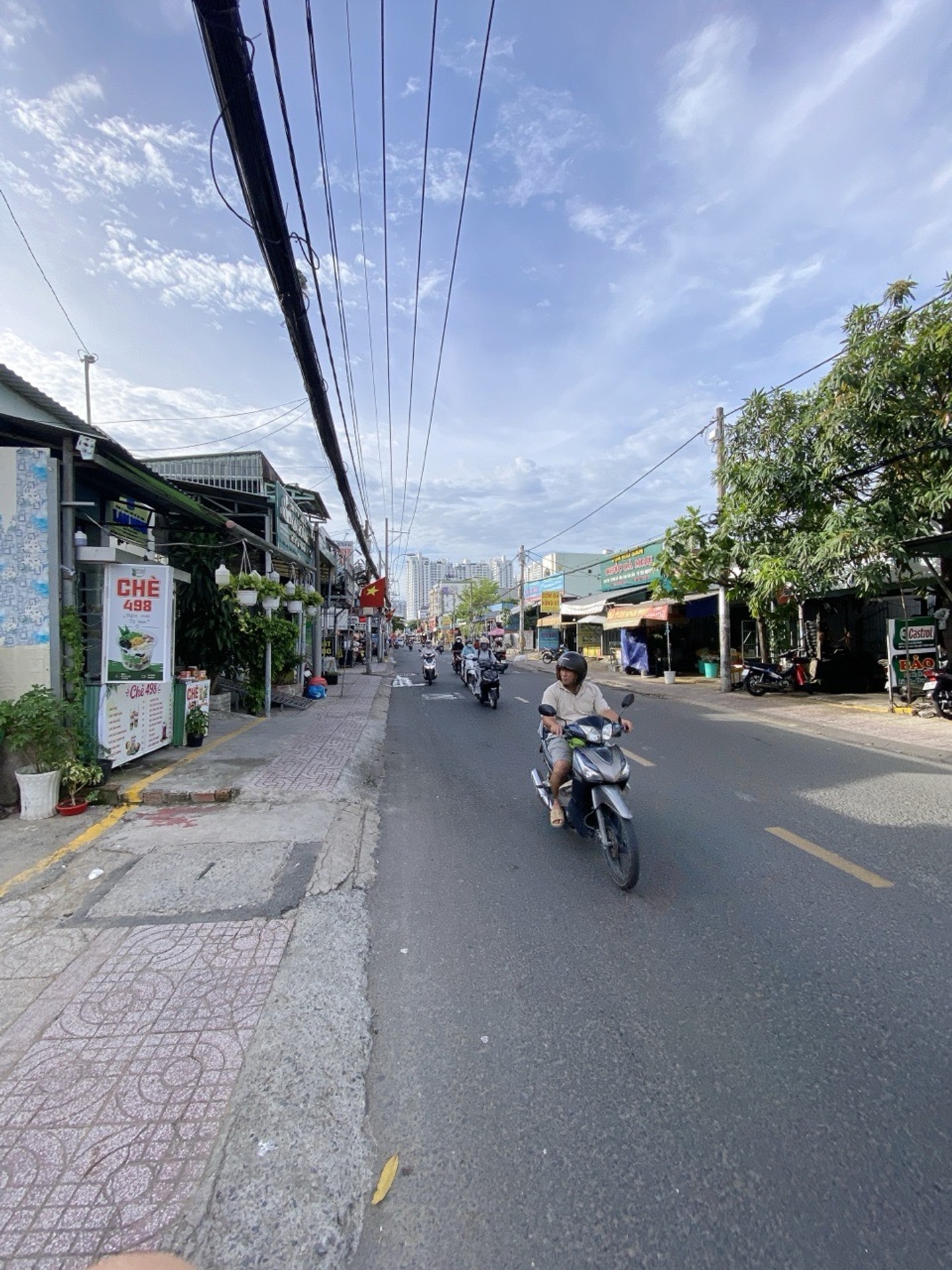 Mặt tiền Lê Văn Lương
