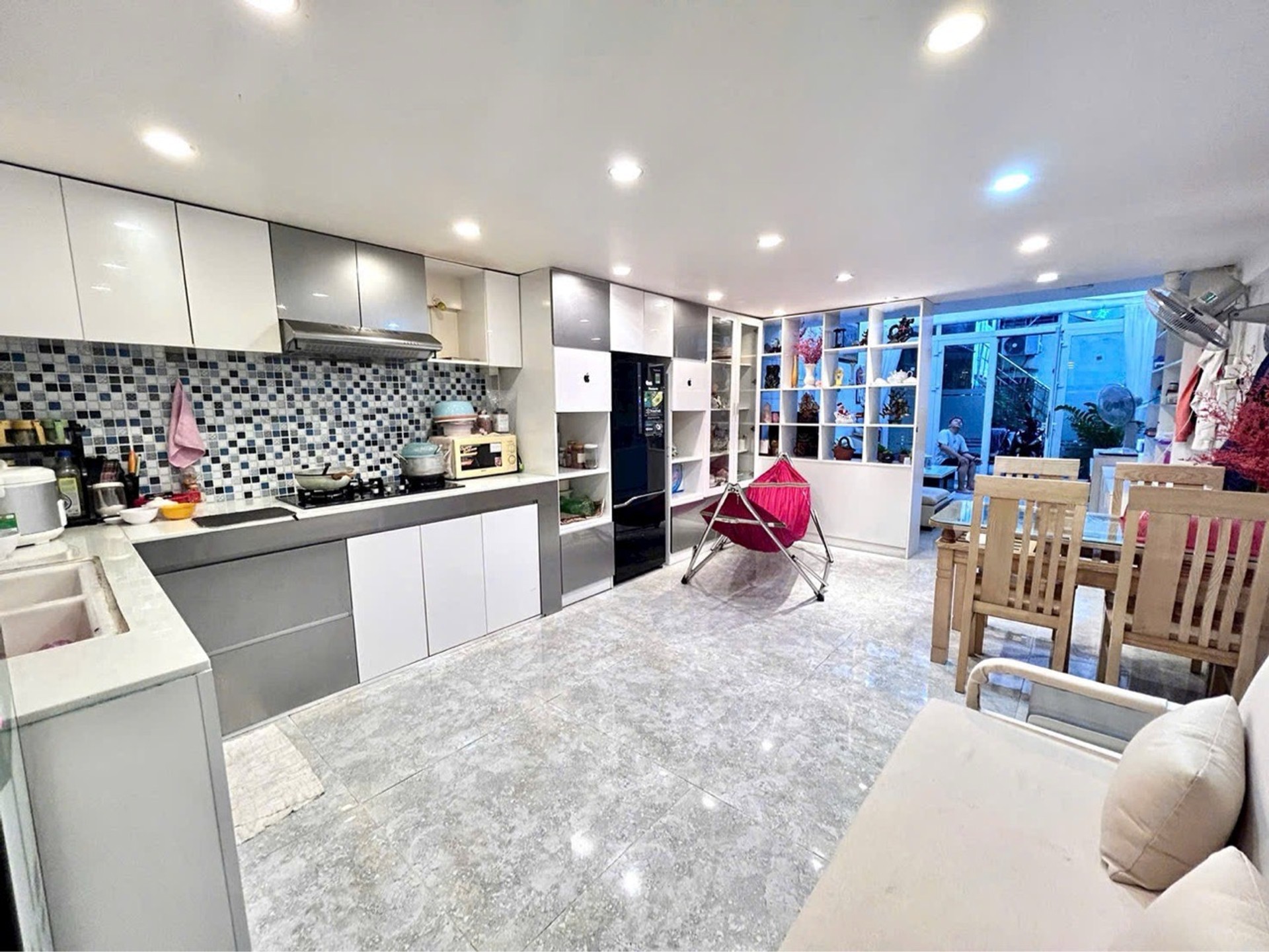 NHÀ CCTRỆT - DTSD 106m2/2PN.
ĐƯỜNG TRẦN HƯNG ĐẠO Q5. GẦN CẦU NGUYỄN TRI PHƯƠNG. CHỢ HÒA BÌN 5T79
