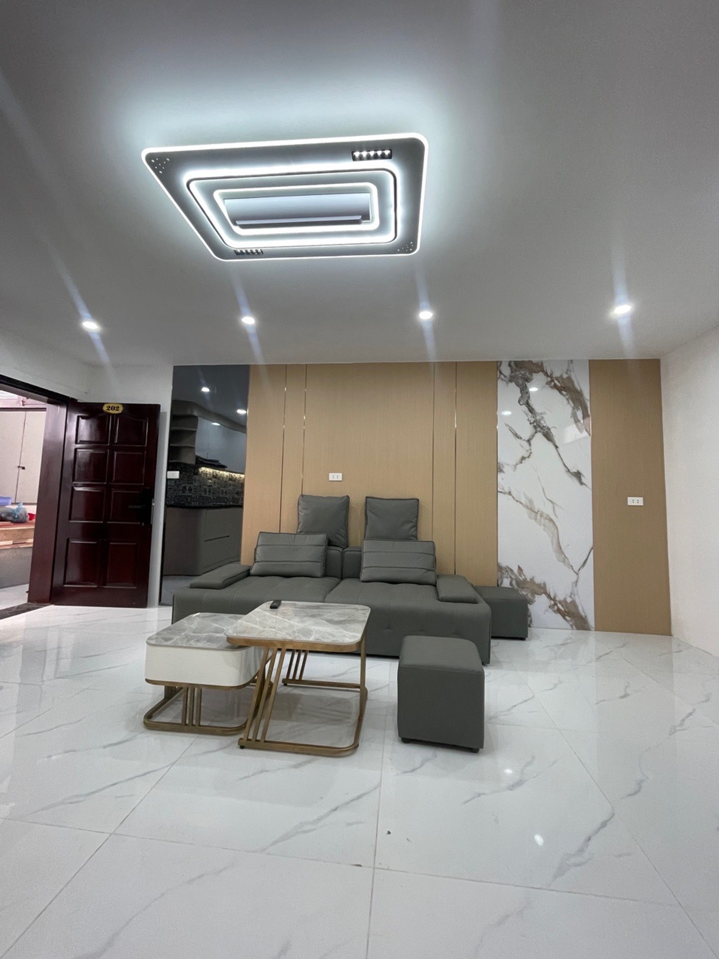 Bán căn hộ duplex 2 tầng tại Phùng Hưng, phù hợp ở và cho thuê