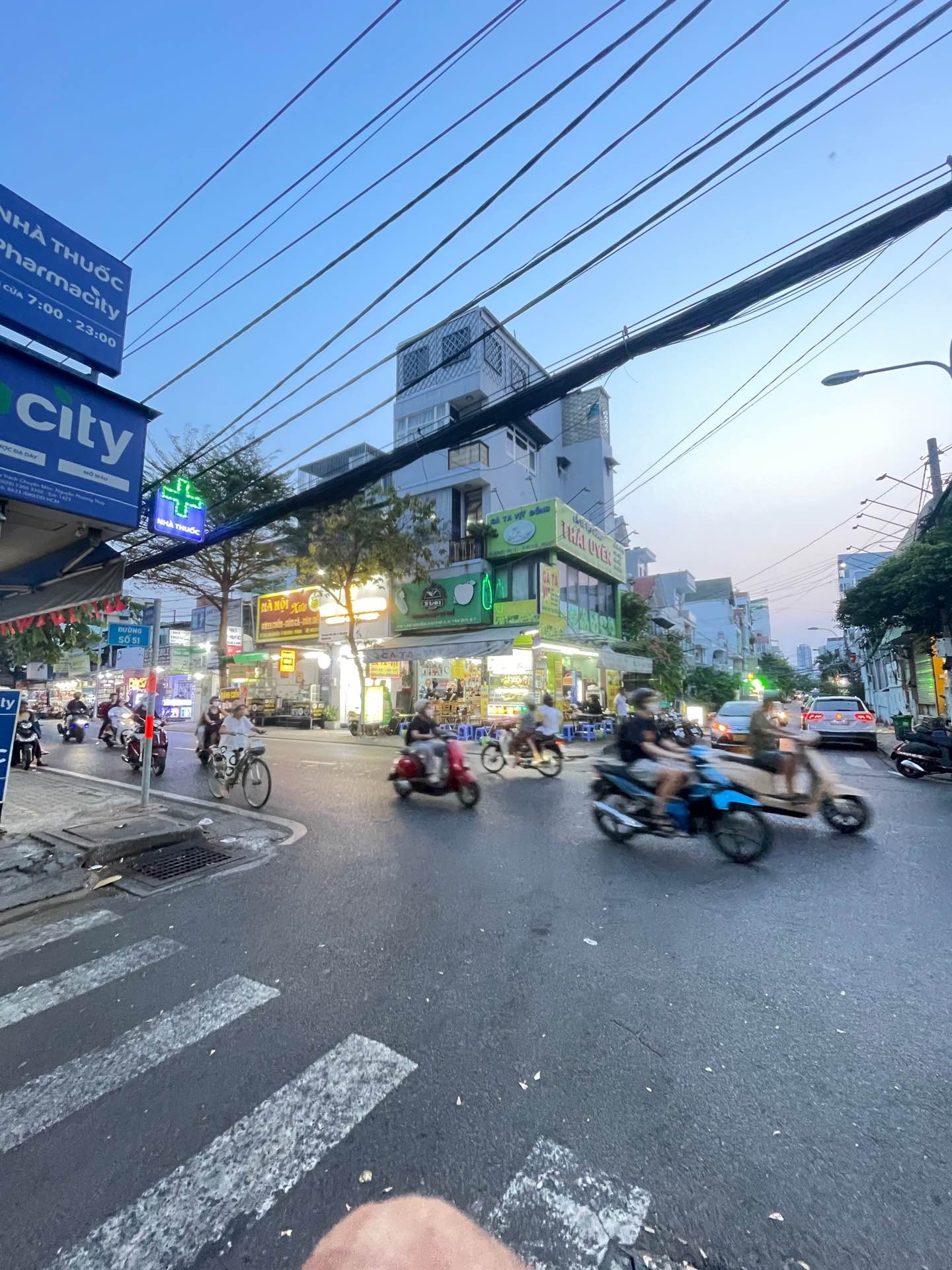 Cơ Hội Vàng Sở Hữu Nhà Mặt Phố Quận 7, Giá Tốt, Vị Trí Đẹp