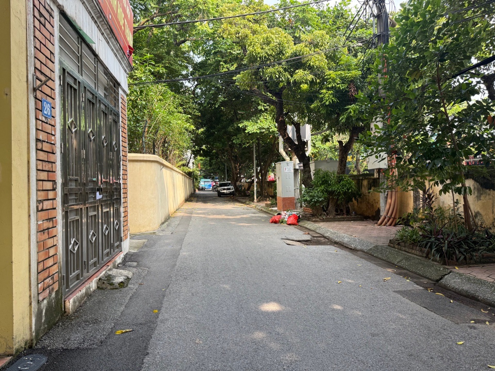 Bán nhà riêng tại phường Nguyễn Phong Sắc, 40m2 Sổ vuông bánh chưng, ngõ thông bàn cờ