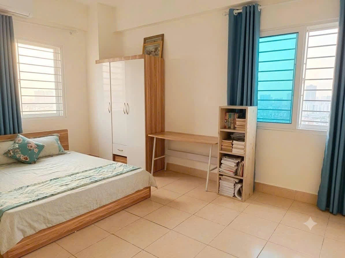 Nhà đẹp xây mới 7 tầng thang máy
Gần :Ga Cát Linh-lăng Bác-ĐH VĂN HOÁ