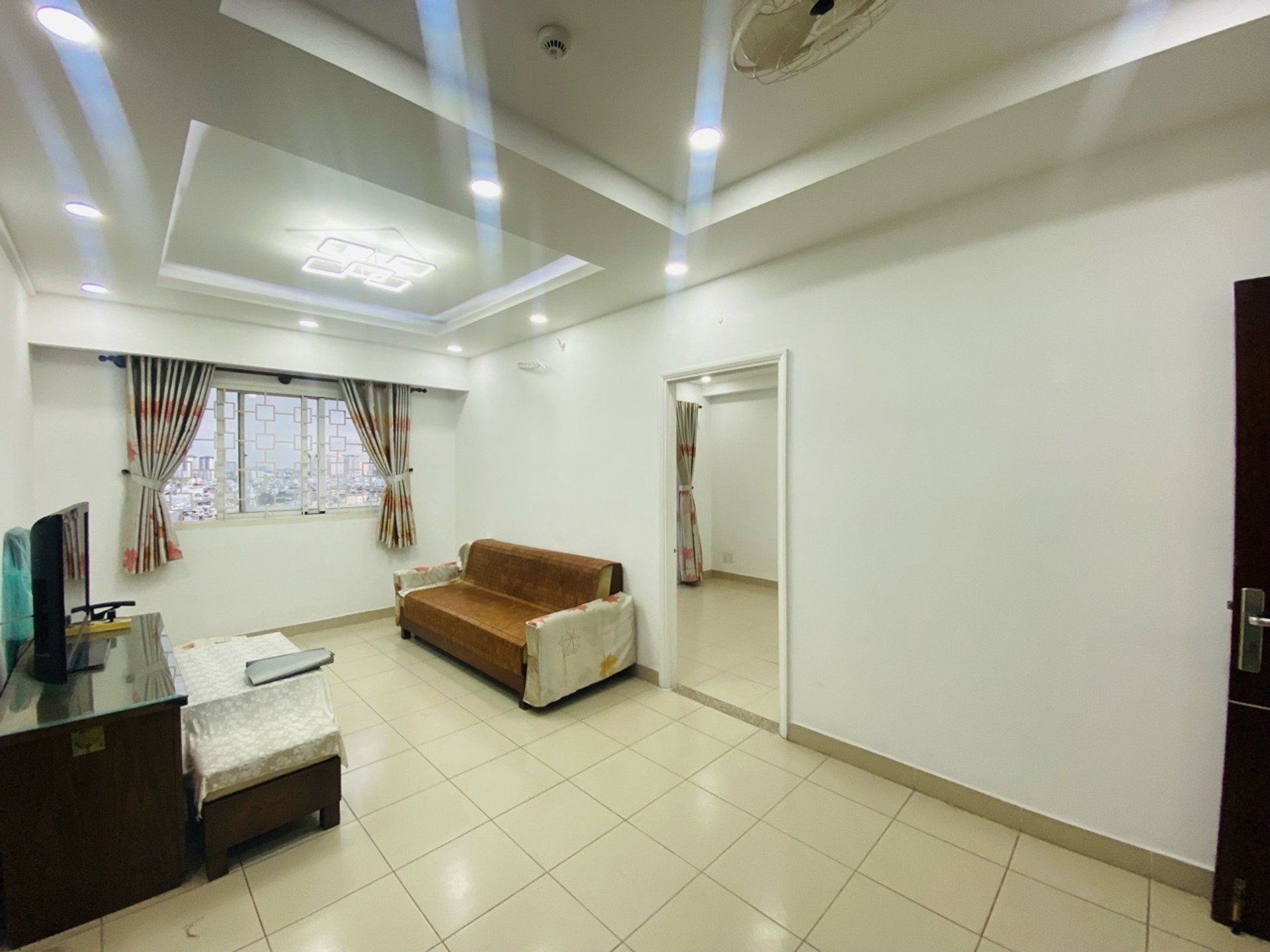 Bán căn hộ 3 phòng ngủ 69m2 tầng 14 tại Tân Phú giá 4 tỷ