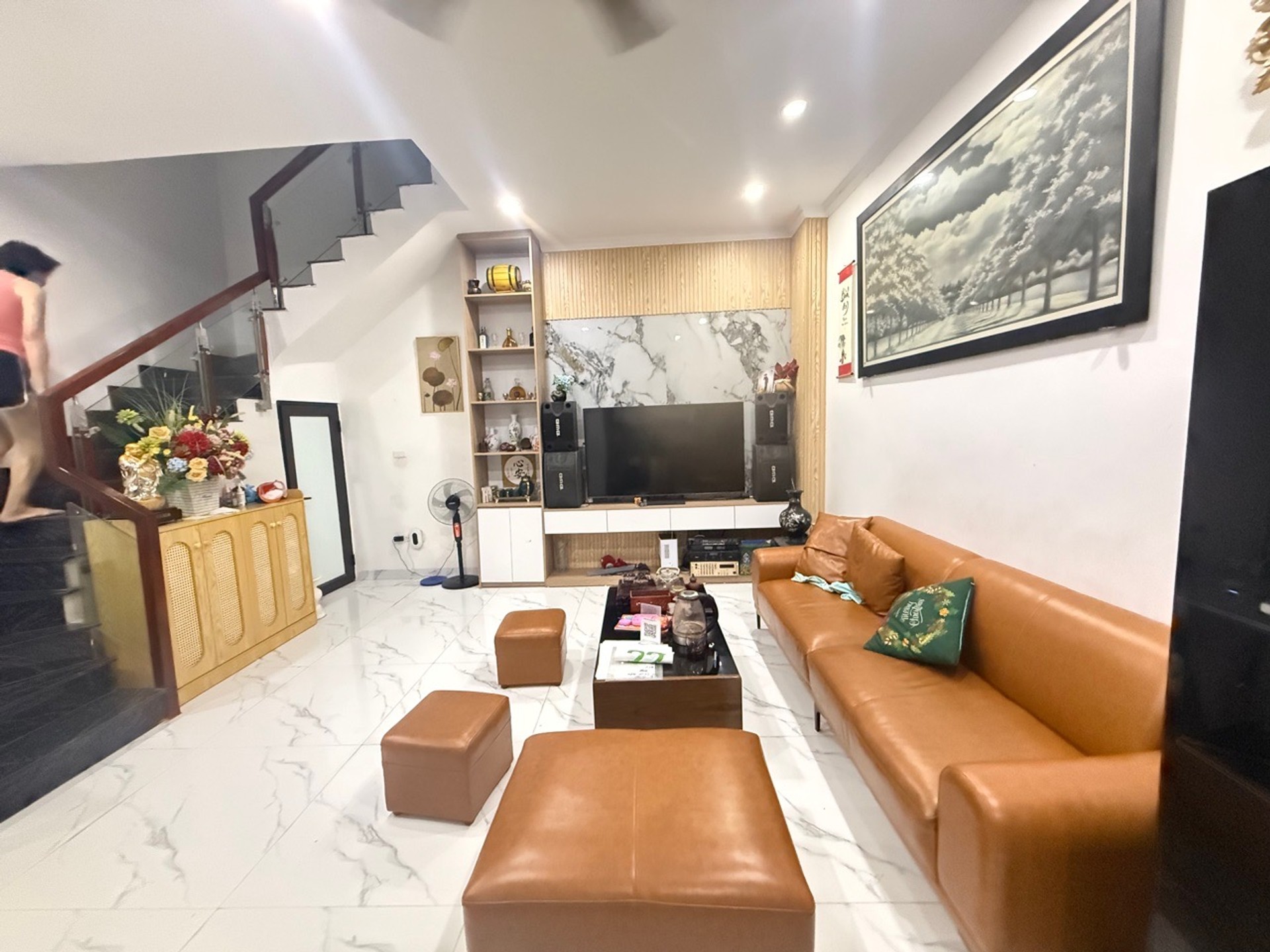 Nhà đẹp xây mới .đê la thành .xã đàn trung phụng
Gần hồ đắc di ĐH bách-kinh xây-ĐH ngân hàng
ĐH Y