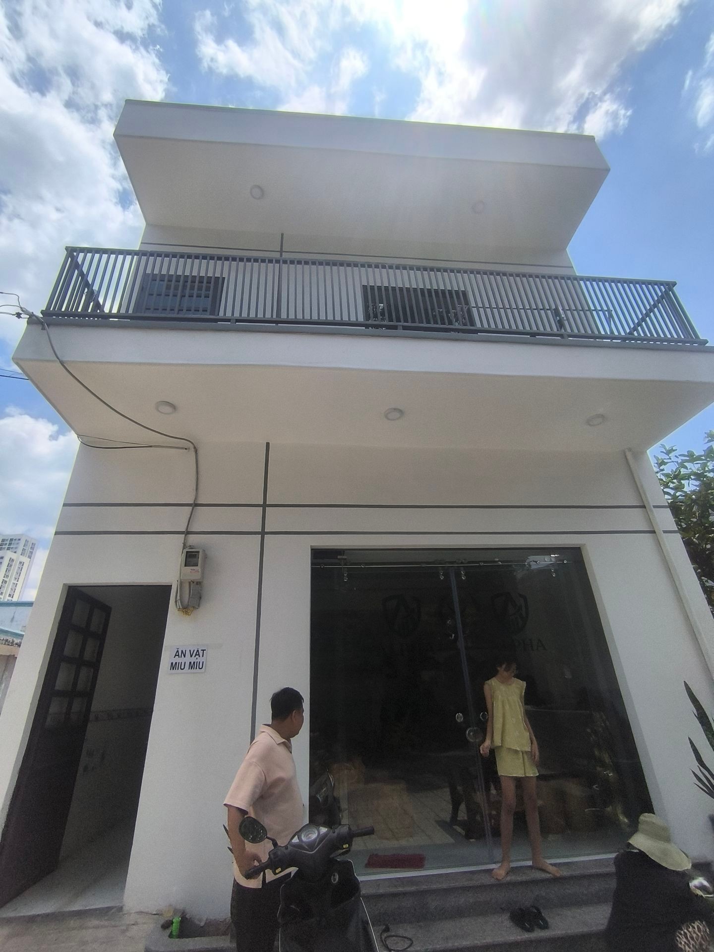 Nhà dịch vụ 14 phòng, vị trí vàng, thu nhập cố định