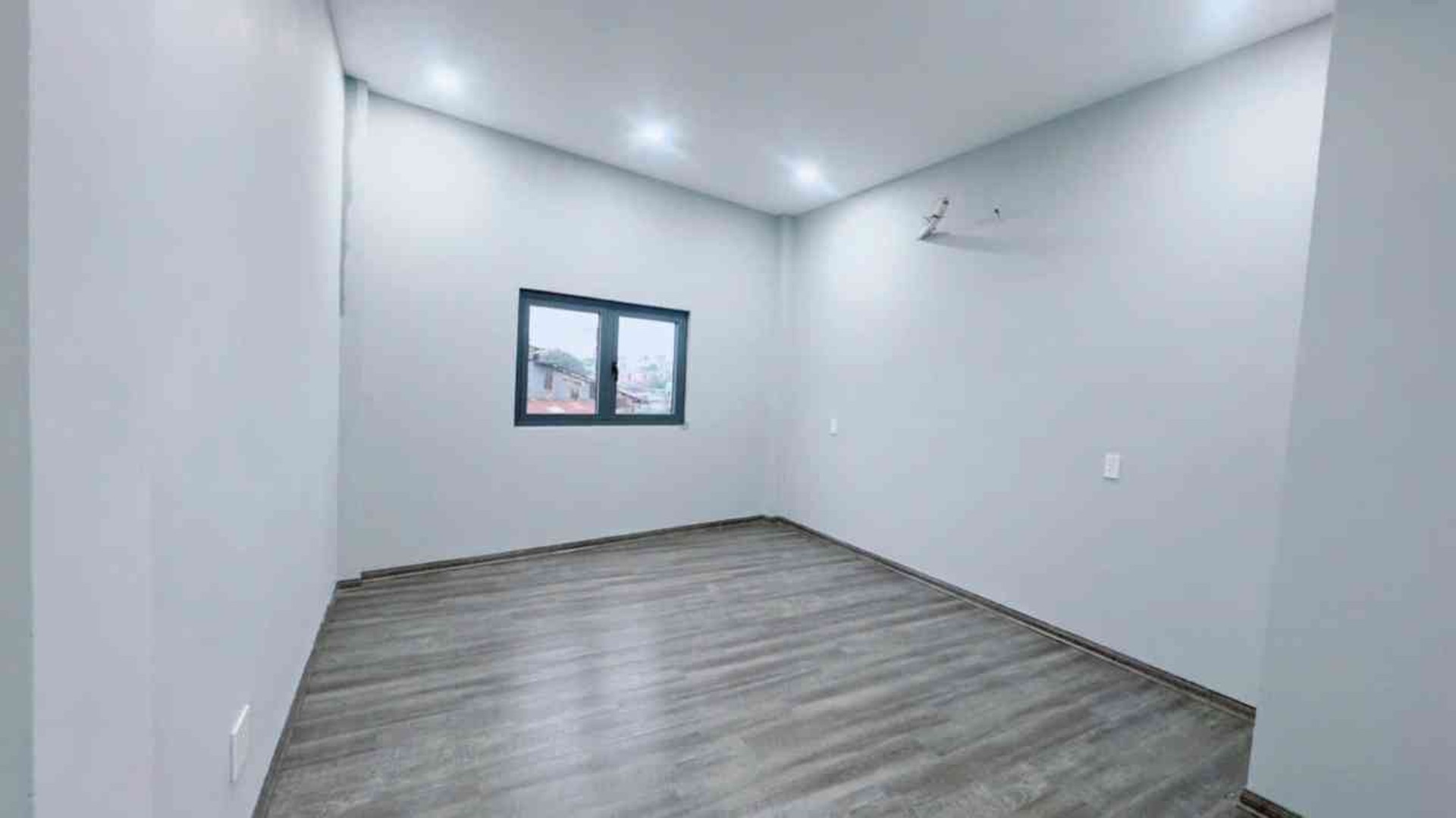 Bán nhà riêng 3 tầng 55m2 gần quận Tân Bình giá 8.6 tỷ