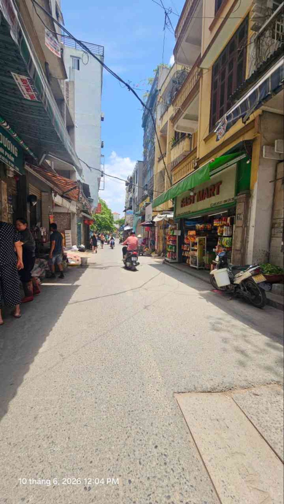 Nhà lô góc bán đất tặng nhà 2 tầng Gần Hồ Hoàng Cầu