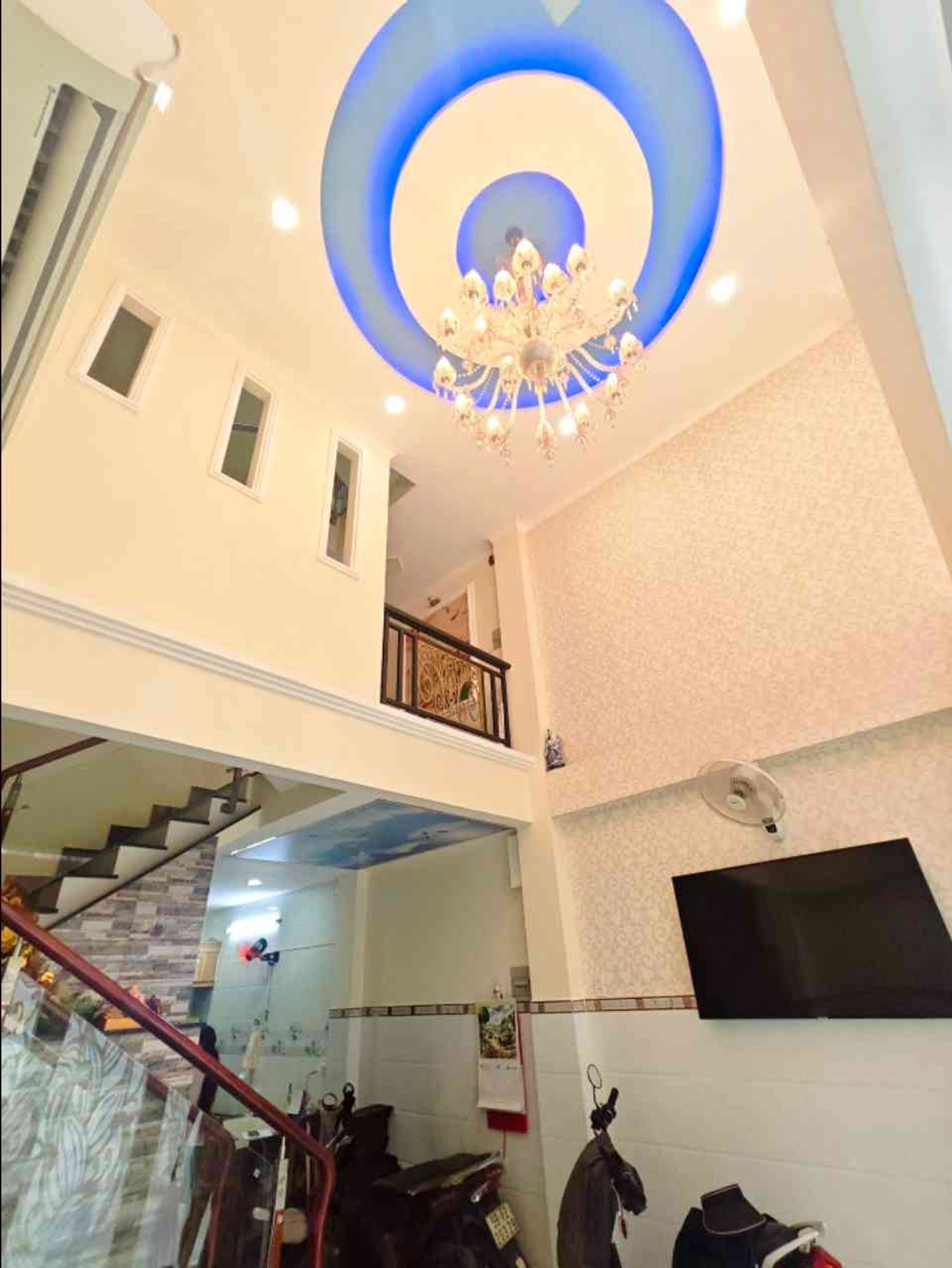 Nhà đẹp 5 tầng, nhiều phòng, hẻm ô tô quận Đô Thành giá sốc