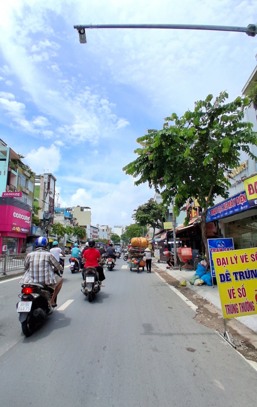 Nhà Bà Hom 3 mặt tiền – nở hậu 5,5m , giá mới 9 tỷ