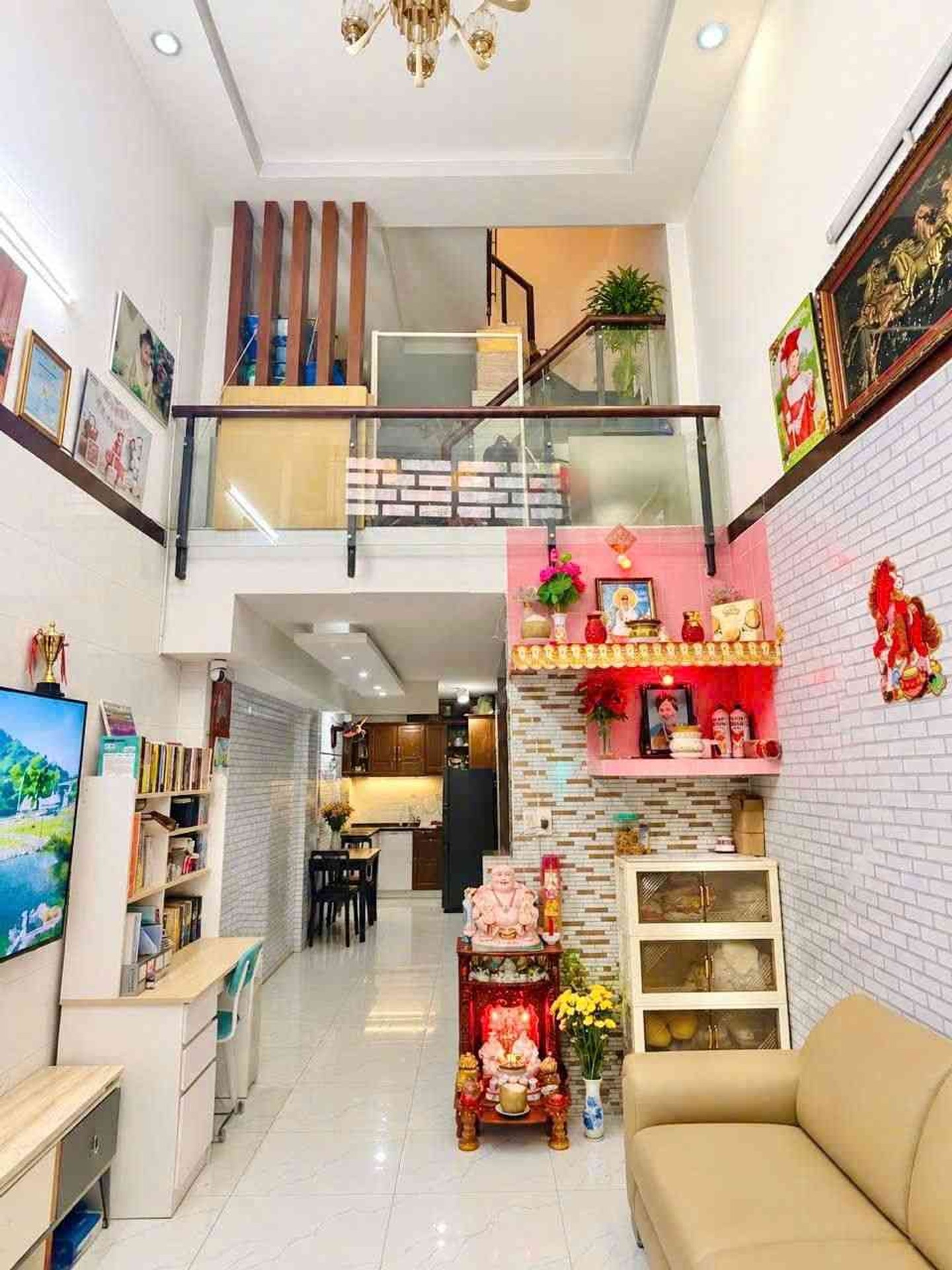 Nhà 3 tầng Lạc Long Quân, tiện nghi, giá hợp lý