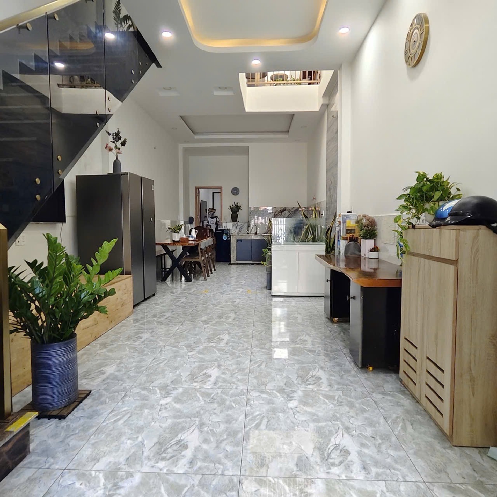 Nhà 2 tầng mới, mặt tiền 4m, hẻm ô tô, giảm giá còn 5.8 tỷ