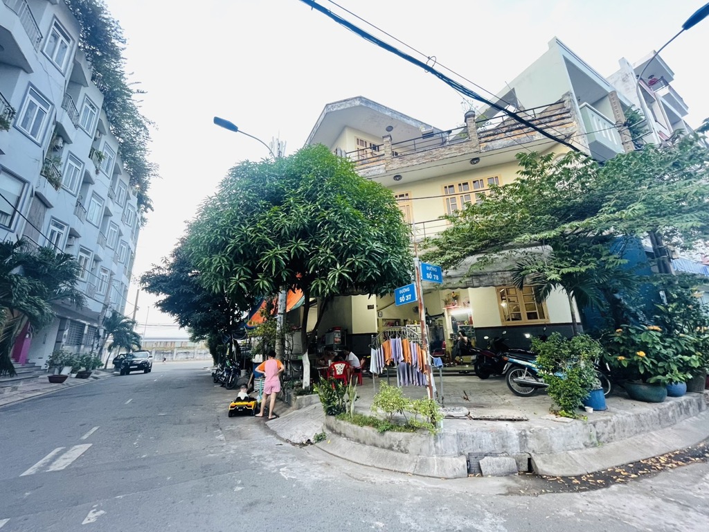 Nhà góc 2 mặt tiền 3 tầng, diện tích 73m2, Quận 6