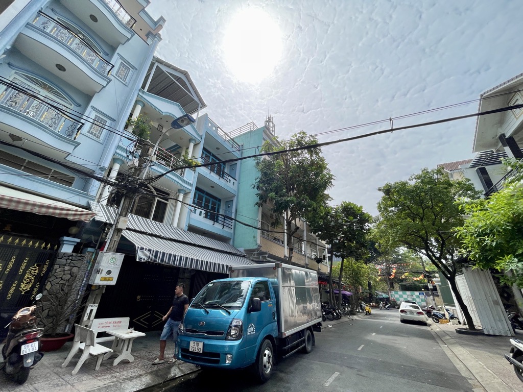 Bán nhà mặt phố Bình Phú 1, 5 tầng, giá 11.3 tỷ có giảm giá