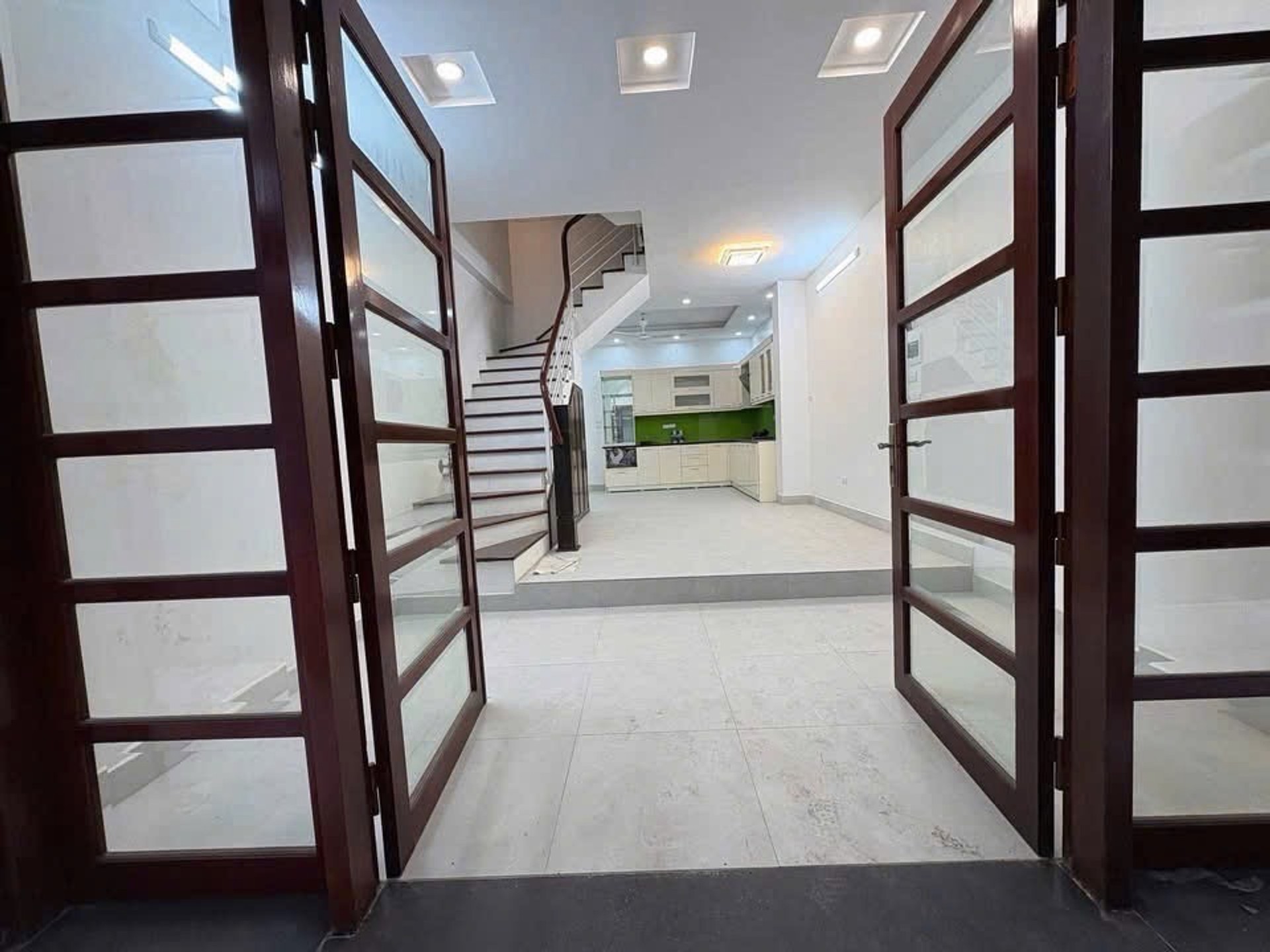Nhà 5 tầng tại Âu Cơ, Tây Hồ, 40m2, ở luôn,