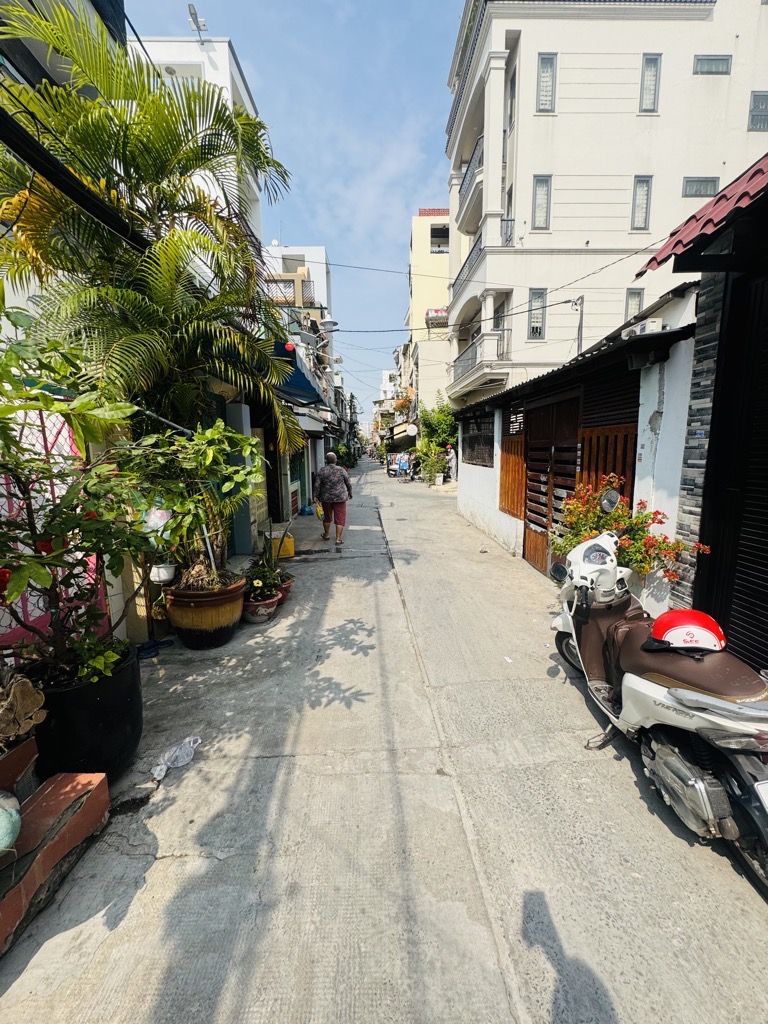 Nhà 2 tầng hẻm ô tô trung tâm quận 6, giá chỉ hơn 6 tỷ