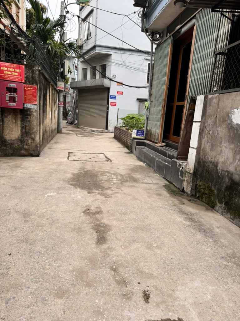 Nhà mới lô góc, ngõ ô tô, cách phố Nguyễn Lam chỉ 3 bước