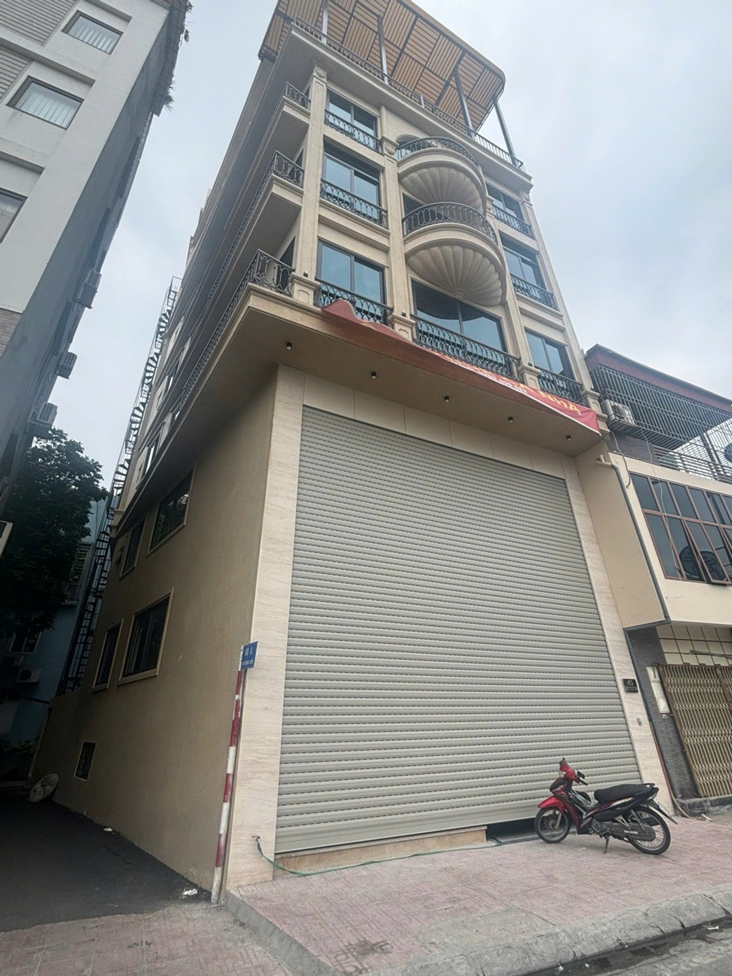 ĐẲNG CẤP - CƠ HỘI SỞ HỮU TOÀ NHÀ MẶT PHỐ HỒNG TIẾN- DÒNG TIỀN LỚN