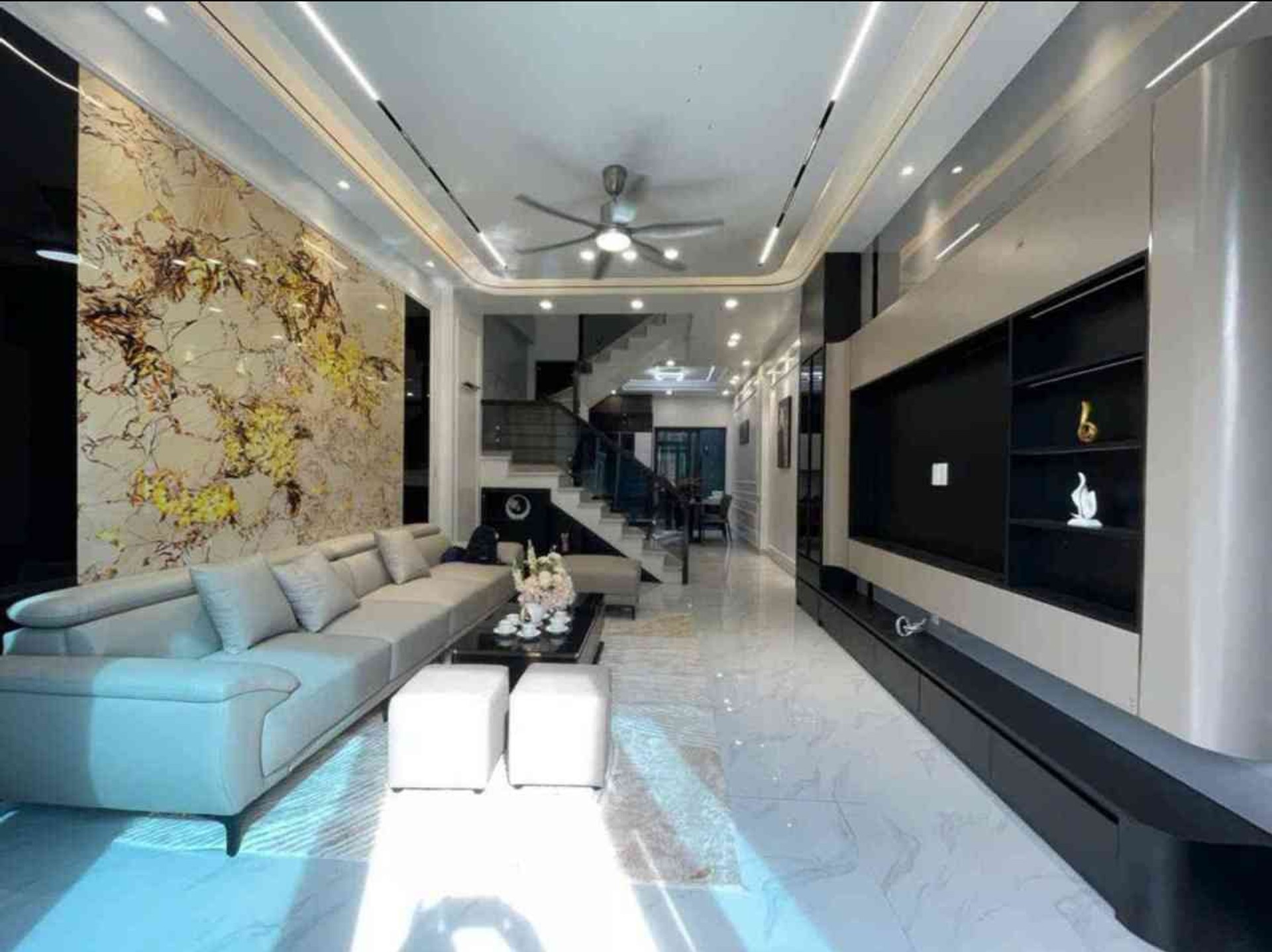 Nhà 3 tầng sân cổng ô tô, ngõ to, view thoáng tại An Dương