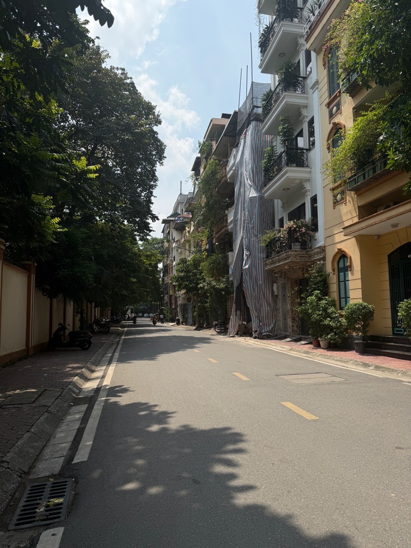 Siêu phẩm tòa building mặt phố Nghĩa Đô 7 tầng thang máy