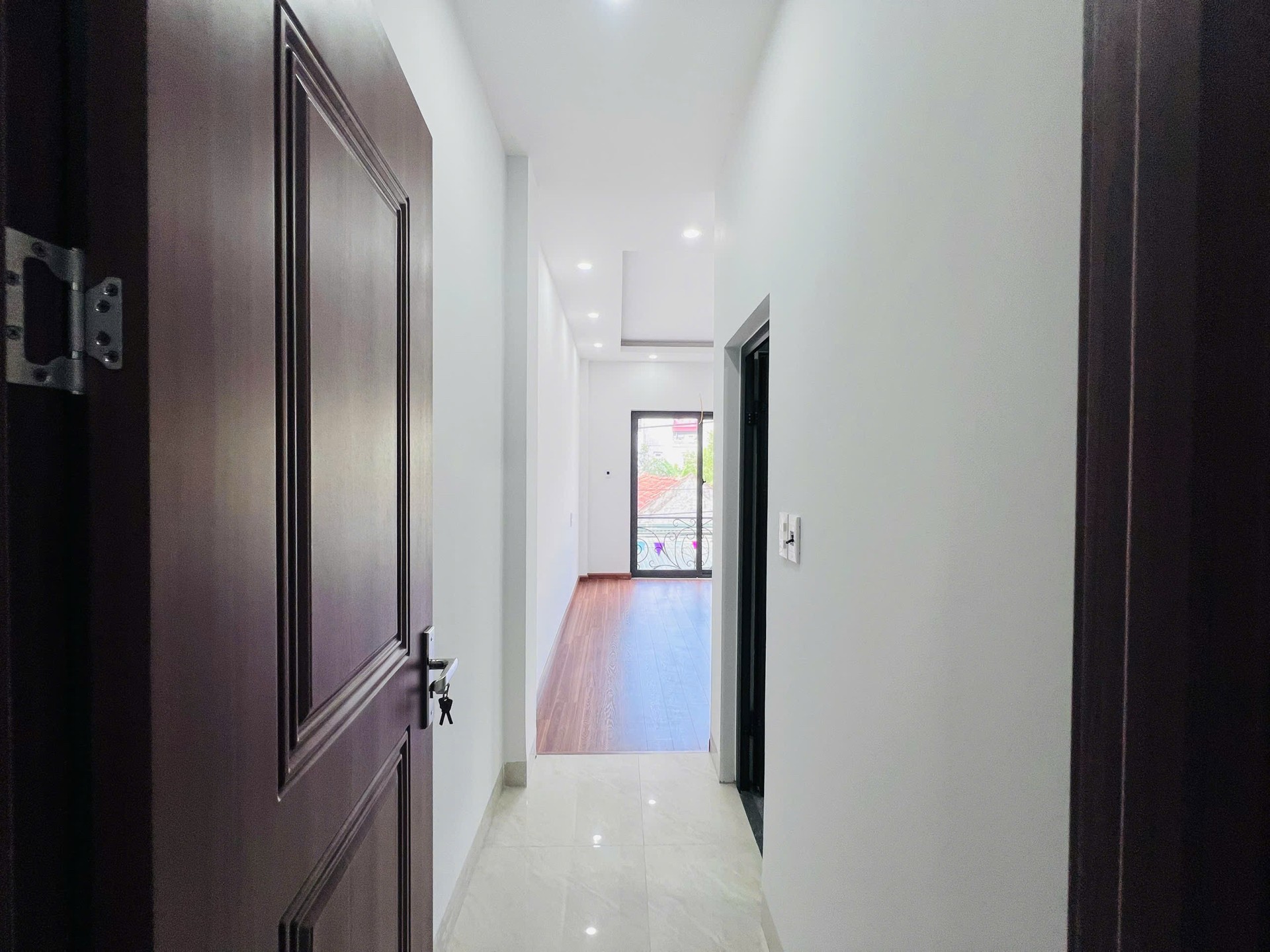 Bán nhà Hoài Đức. Nhà mặt ngõ, oto cách 20m, 5 tầng mới koong