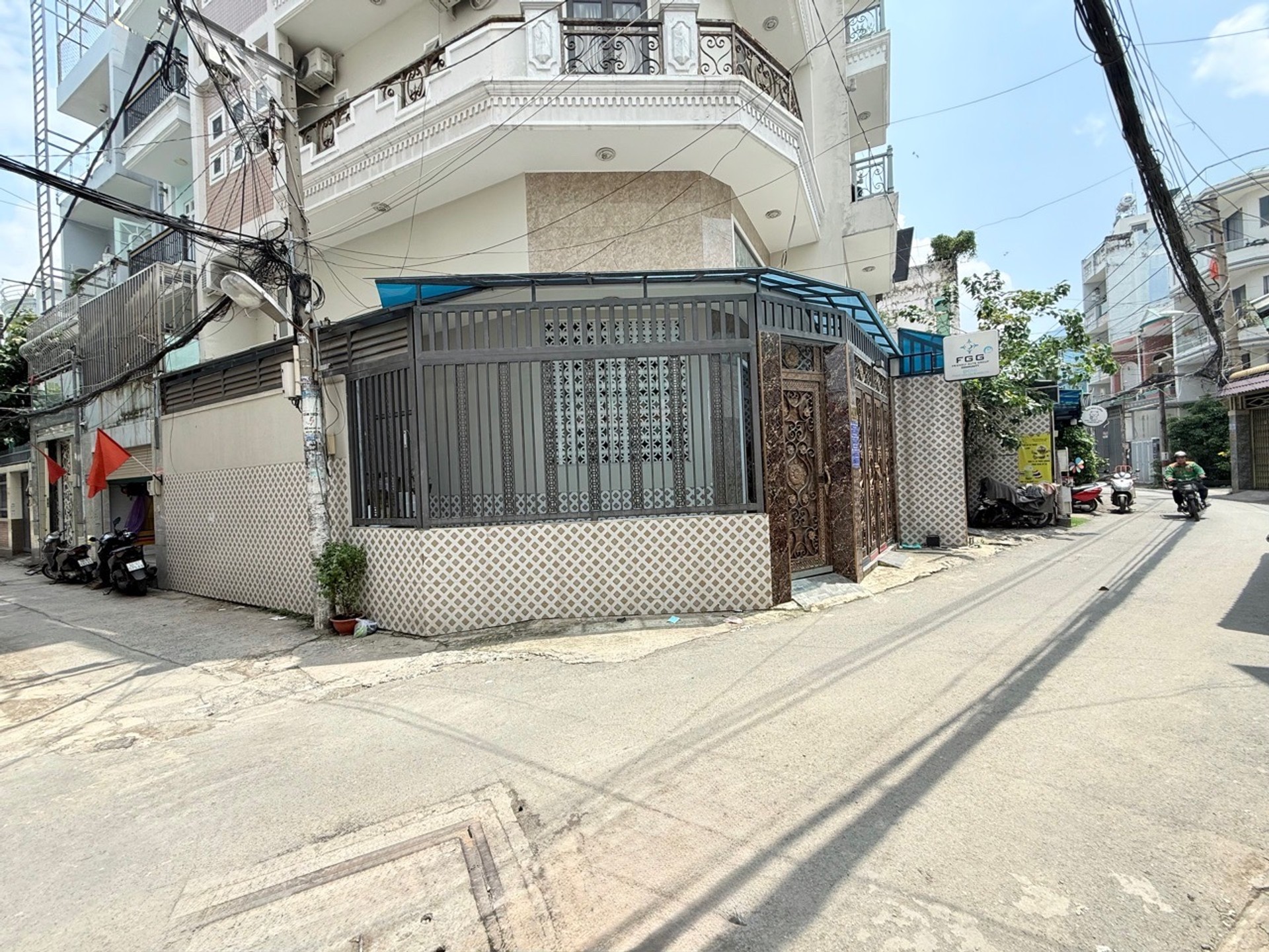 Nhà 2 tầng giá tốt ở Gò Vấp, gần trung tâm